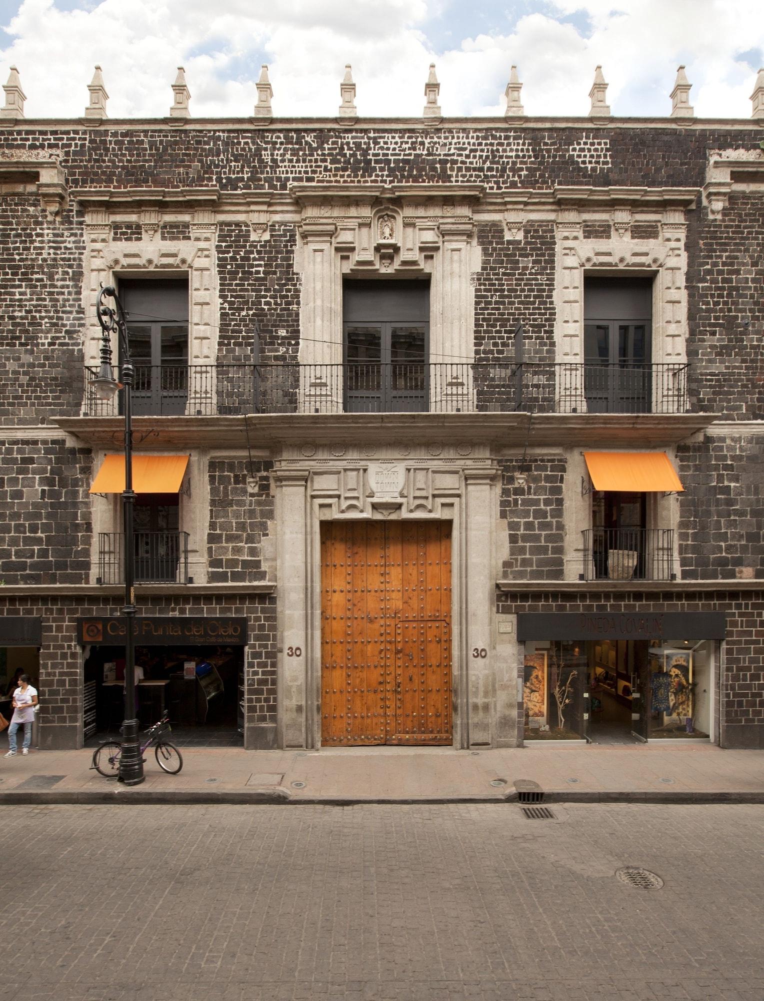 Vista Exterior Downtown Beds - Hostel