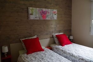 Alquiler Vacacional - Recently built house, nice setting, 500 m from sea, at heart of pedestrian hill