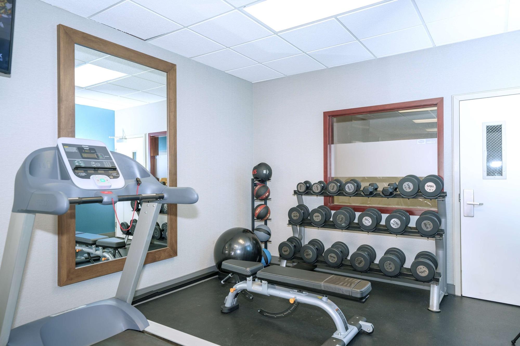 Gimnasio Hampton Inn Hays-North of I-70