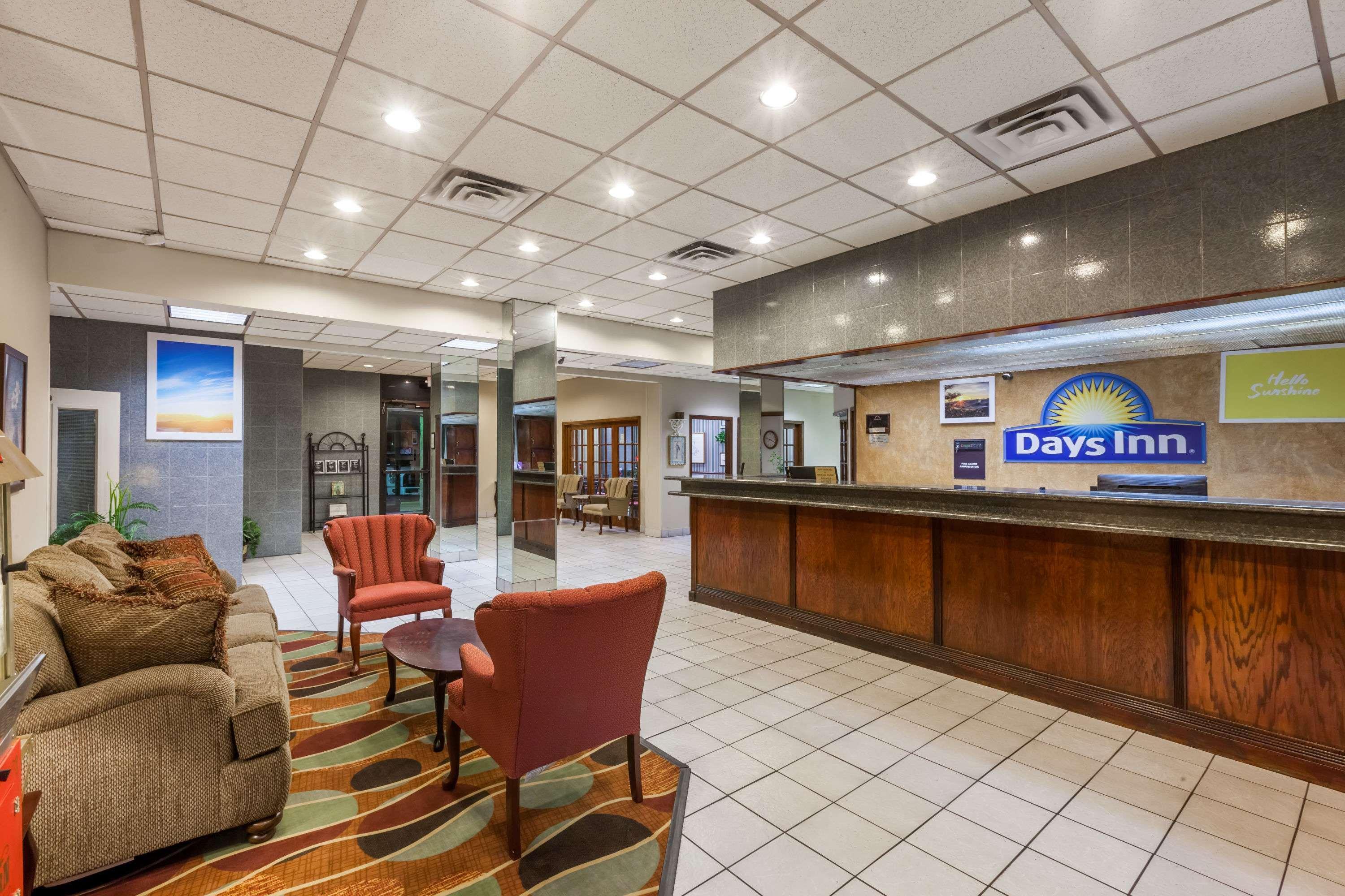 Vista Lobby Days Inn by Wyndham Amarillo East