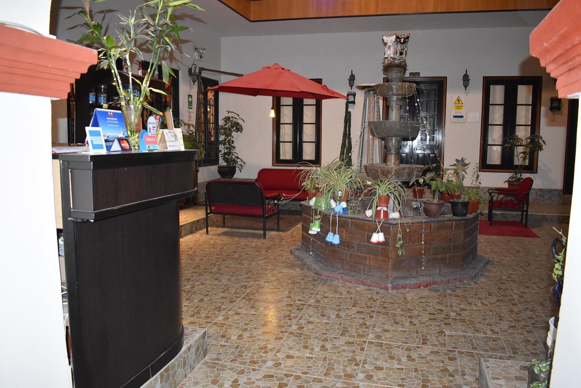 Vista Lobby Colonial Plaza Hotel