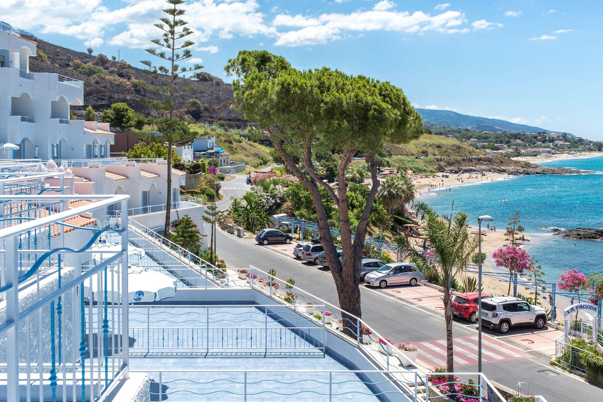 Vista Exterior Hotel Ferretti