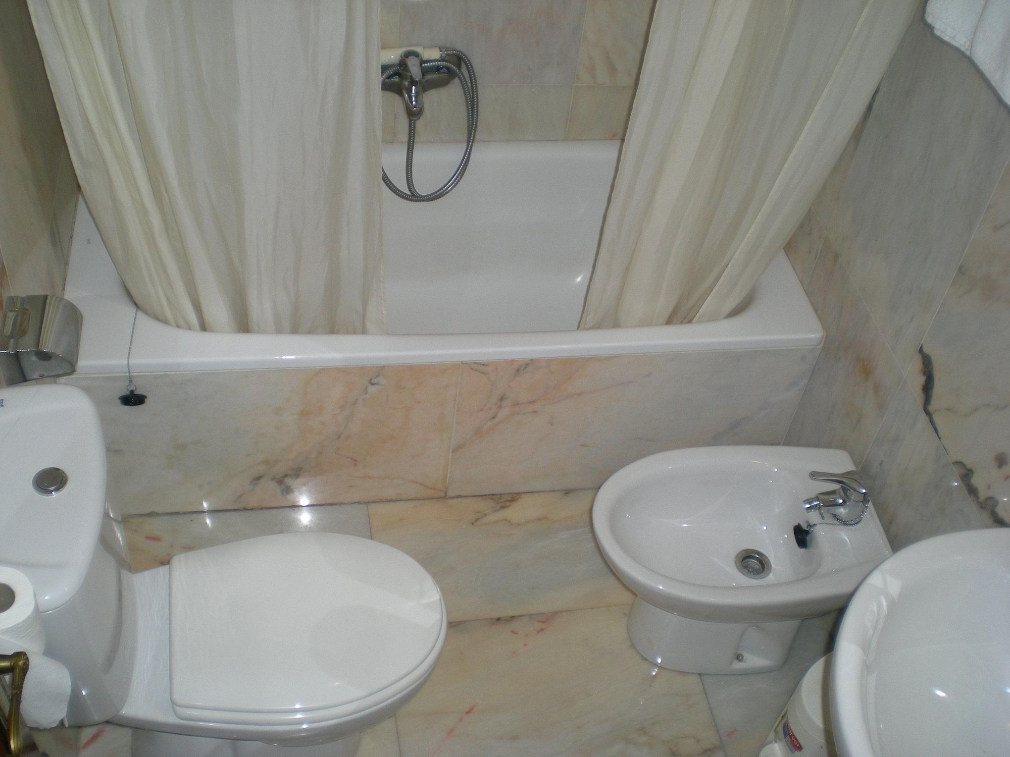 Equipamiento de Habitación Hotel Puerta Romeros
