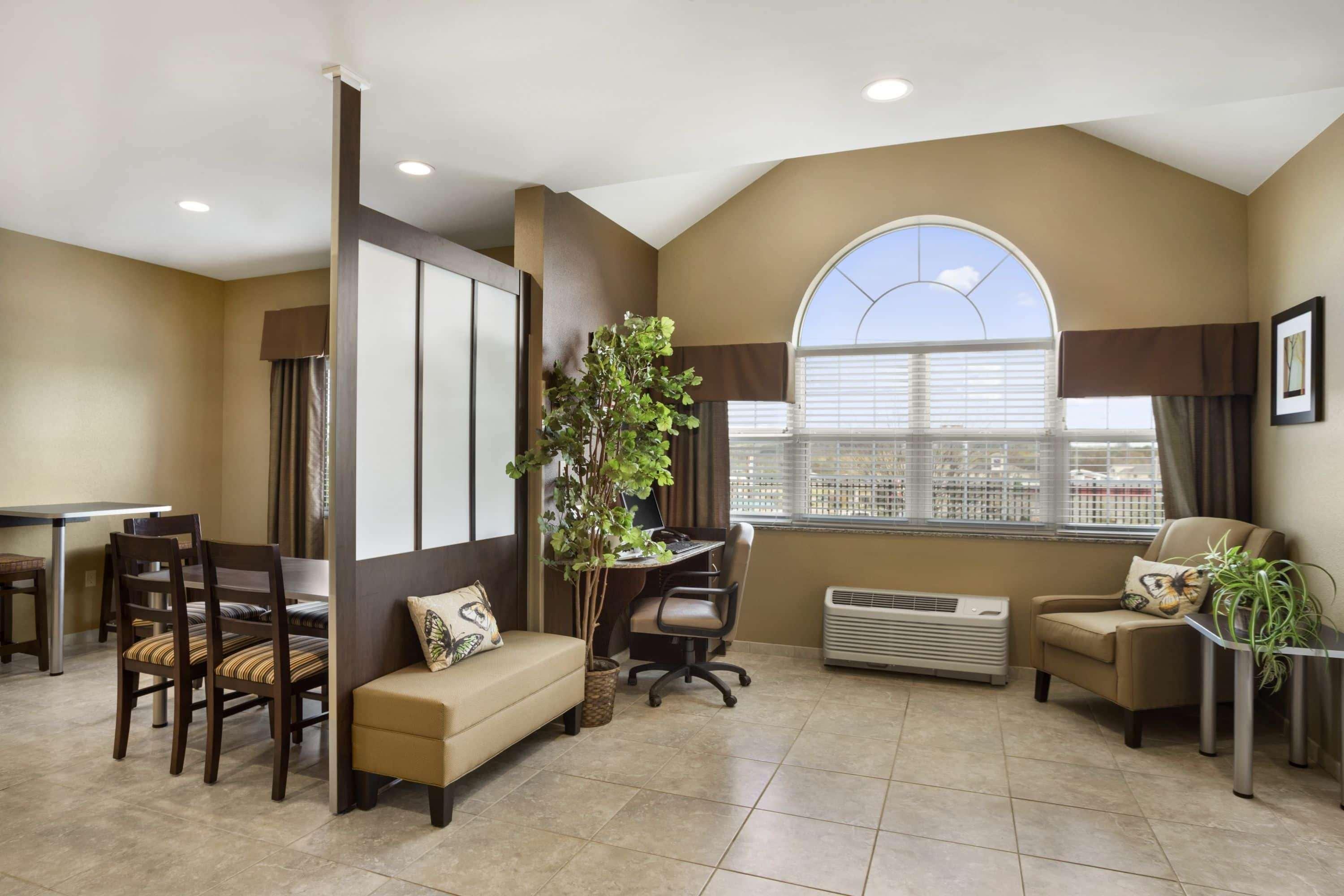 Vista Lobby Microtel Inn & Suites by Wyndham Cambridge