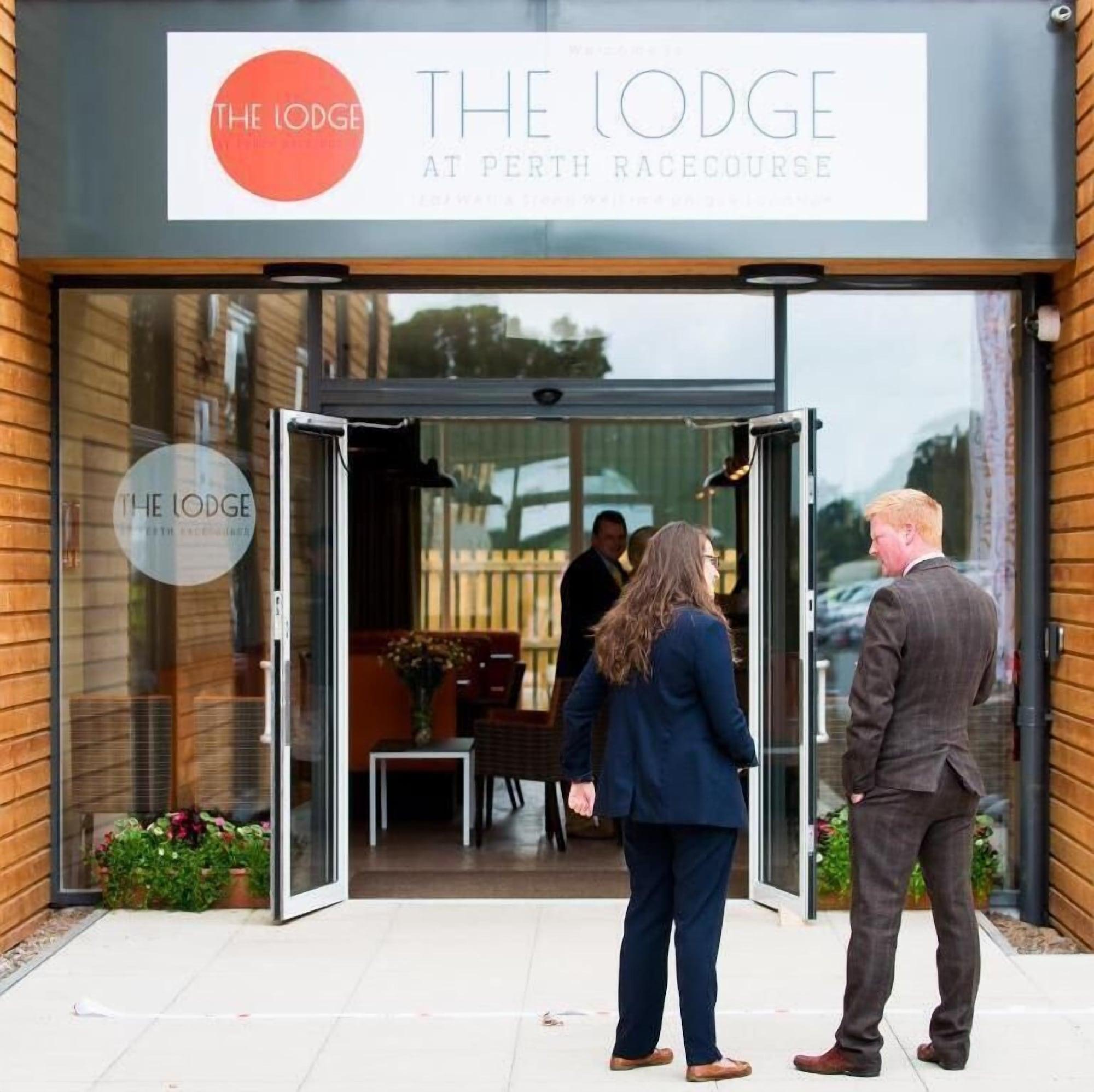 Vista Exterior The Lodge At Perth Racecourse