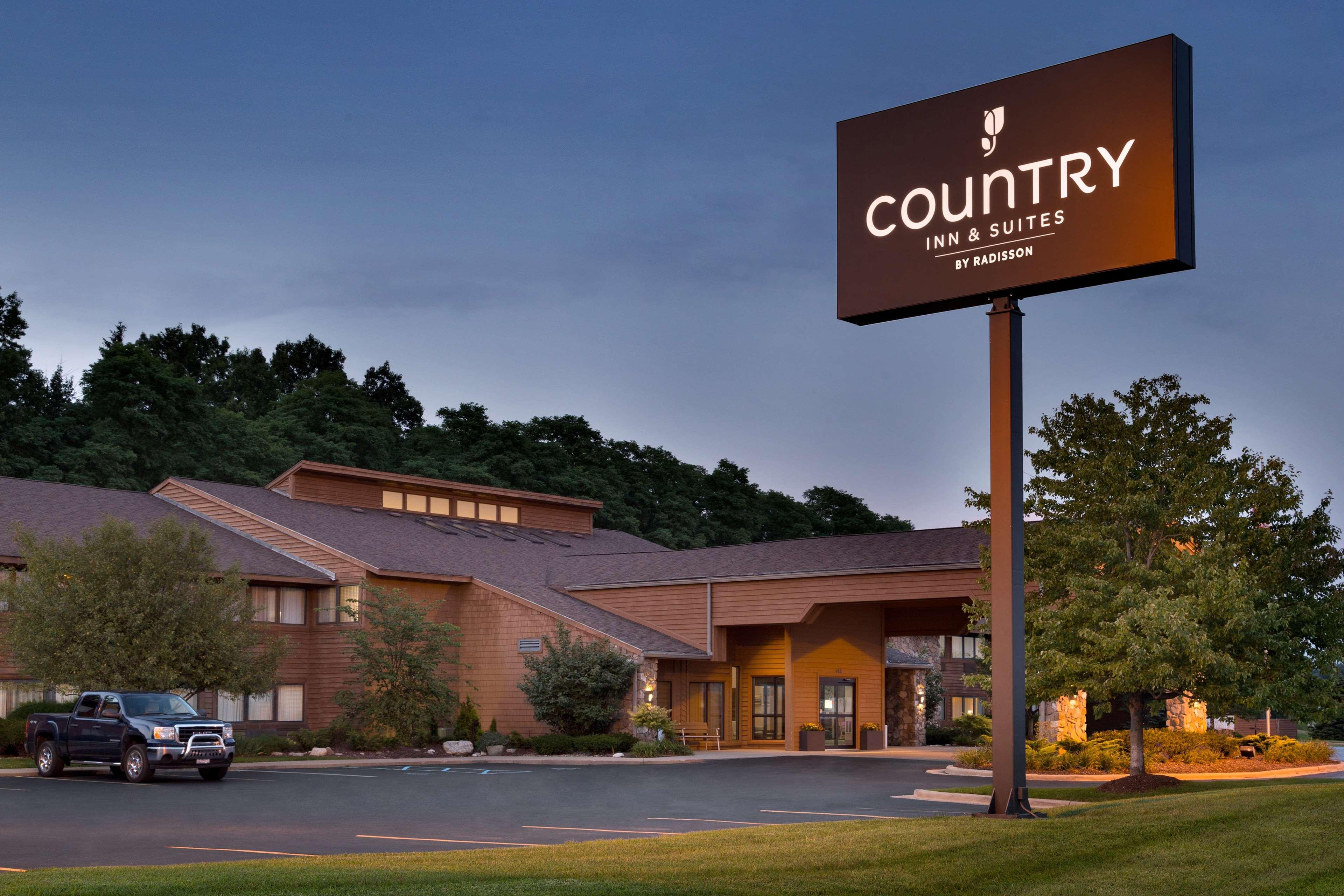 Vista Exterior Country Inn & Suites by Radisson, Mishawaka, IN