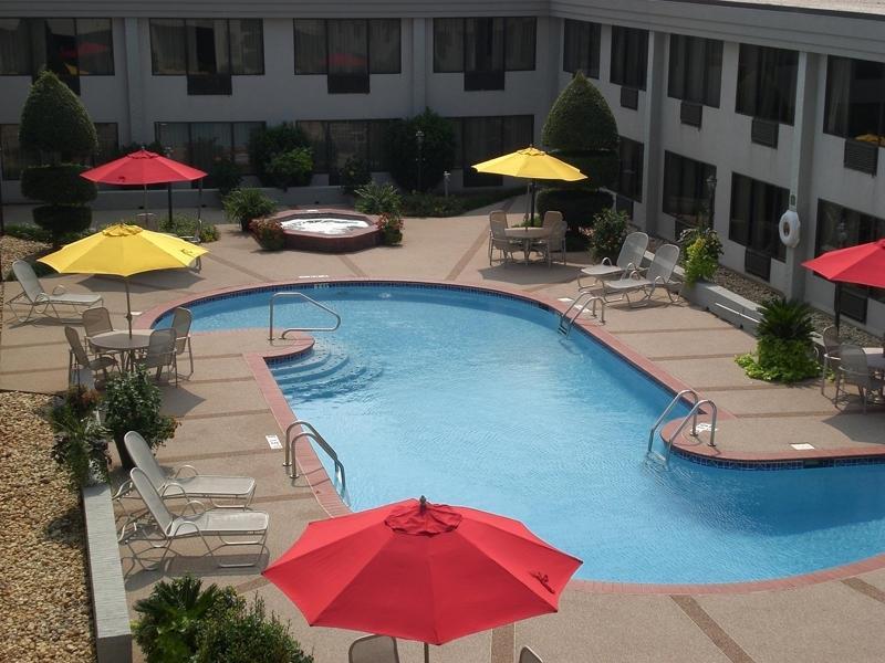 Vista Piscina Best Western Plus Madison-Huntsville Hotel