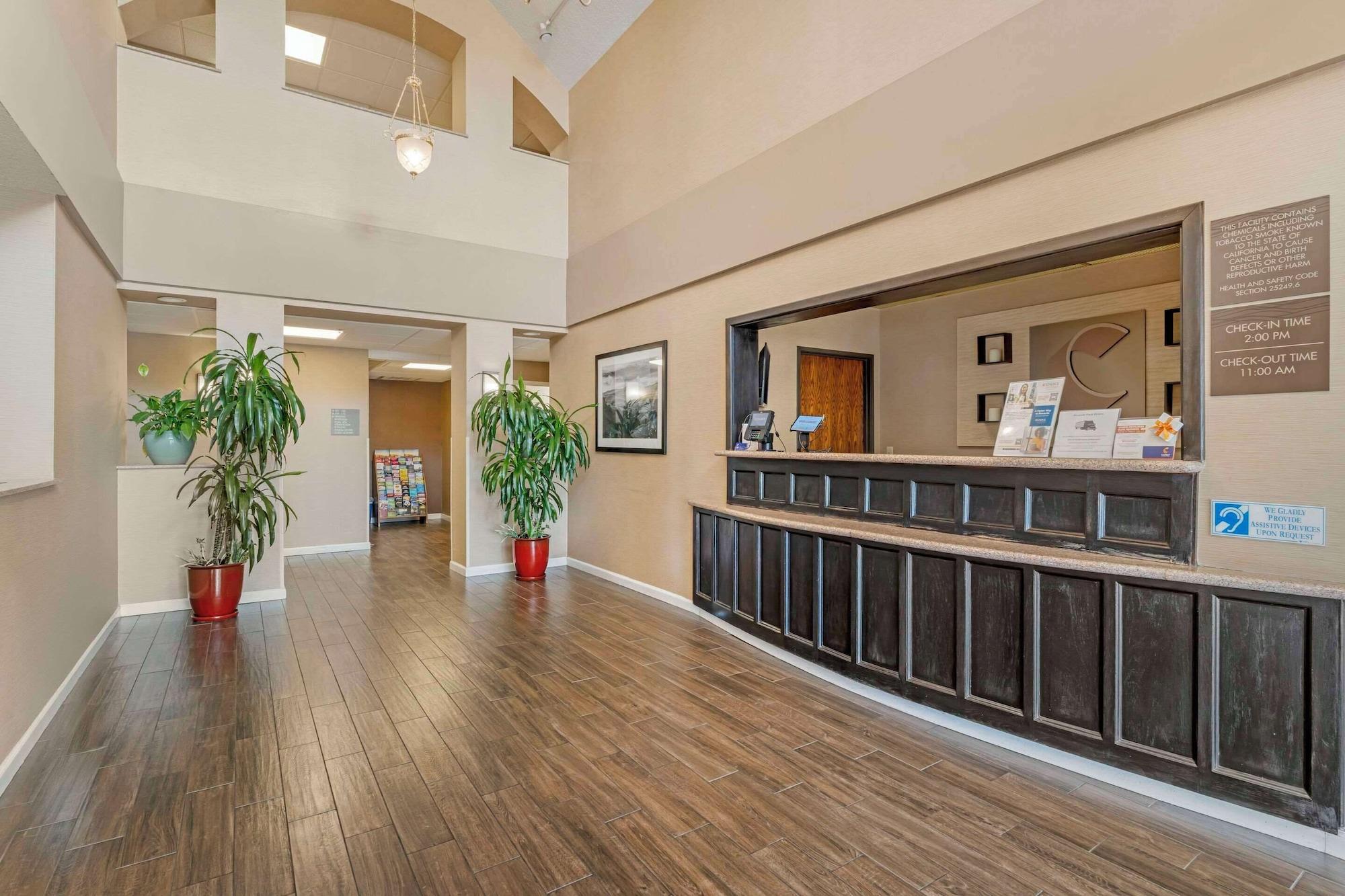 Vista Lobby Comfort Inn Lathrop - Stockton Airport