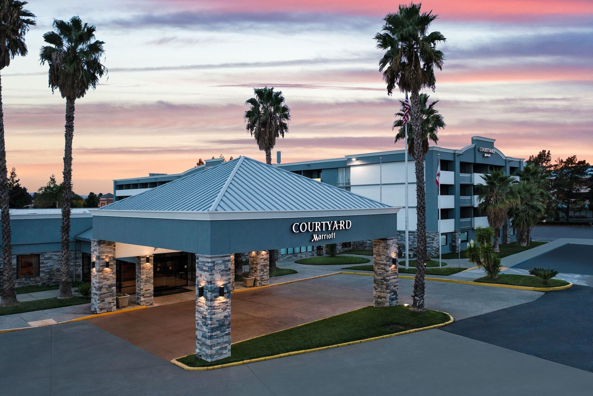 Vista Exterior Courtyard by Marriott Fairfield Napa Valley Area