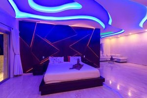 Alquiler Vacacional - Bachelor Mansion Punta Cana - 24 GUEST - Luxury 9BR Villa Coral GATED Community