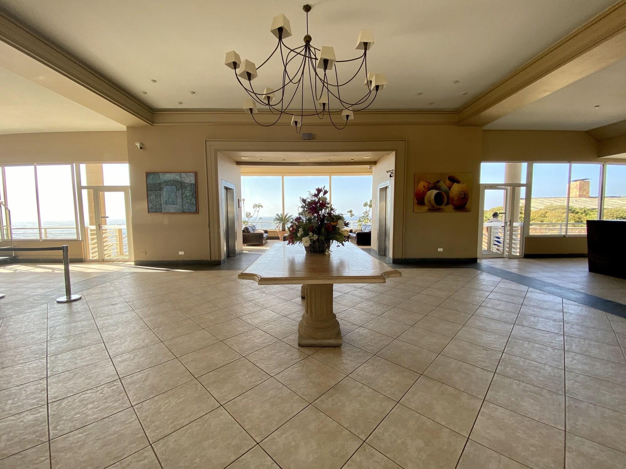 Vista Lobby Hippocampus Resort & Club
