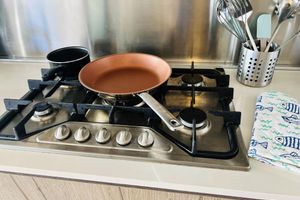 Alquiler Vacacional - Sun, Sand & Style: Chic Beachfront Condo with Huge Terrace