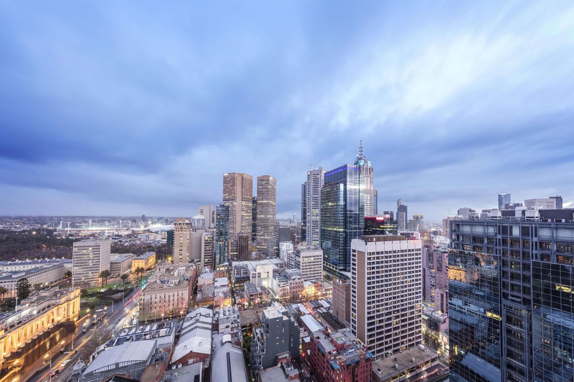 Vista Exterior Oaks Melbourne on Lonsdale Suites