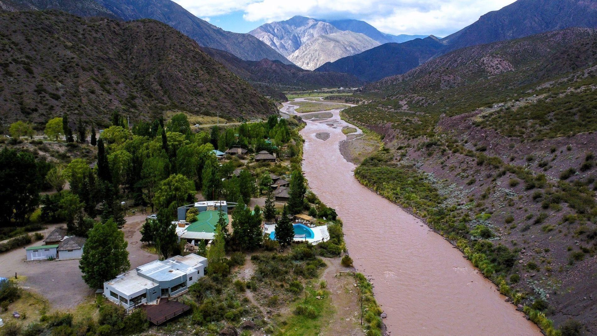Vista Exterior Mendoza Sol y Nieve