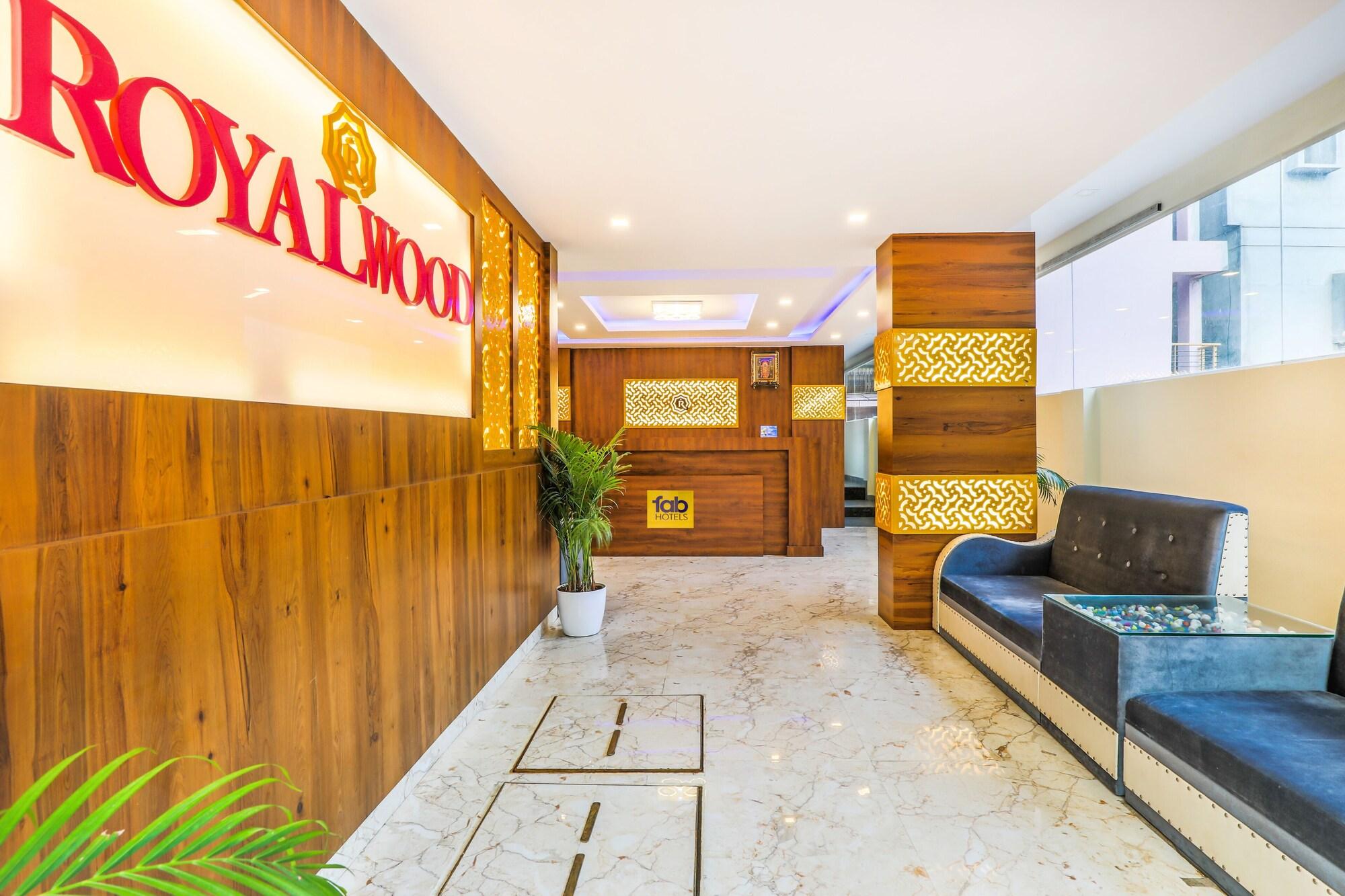 Vista Lobby FabHotel Royal Wood