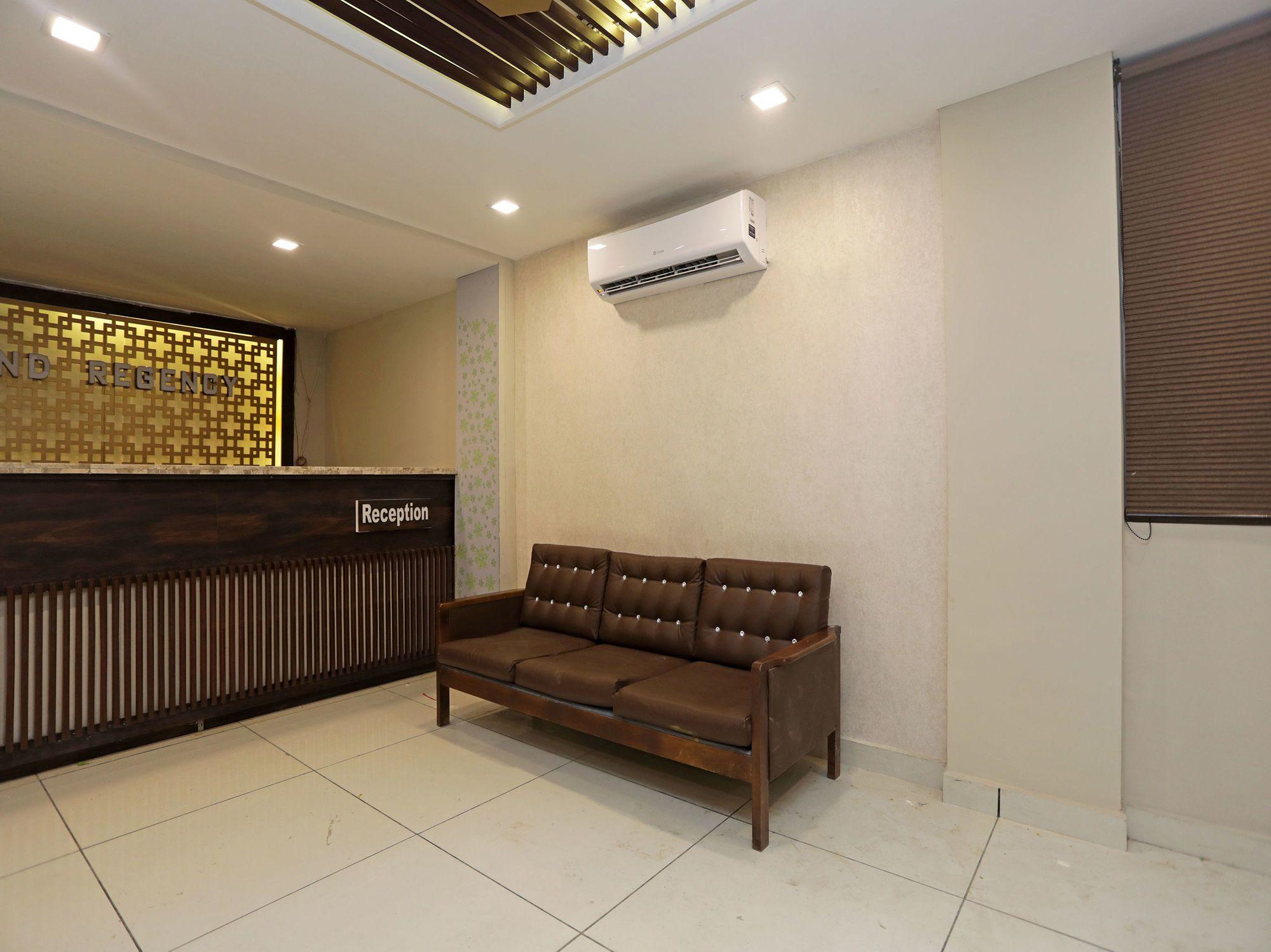 Vista Lobby OYO 13134 Grand Regency