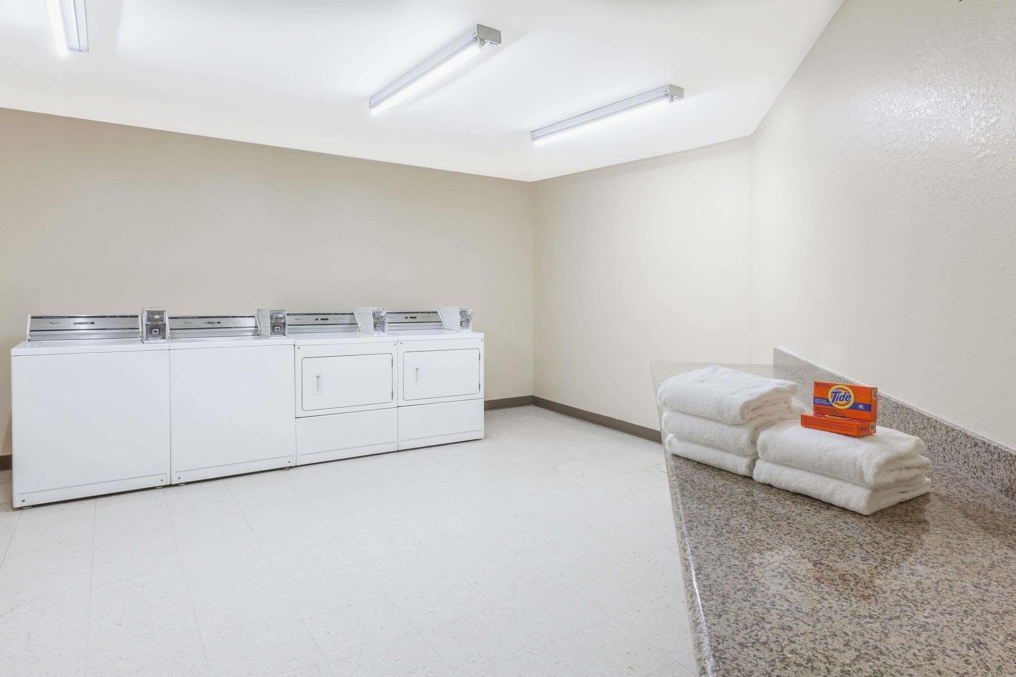 Comodidades del Alojamiento Super 8 by Wyndham Houston/Downtown/I-610
