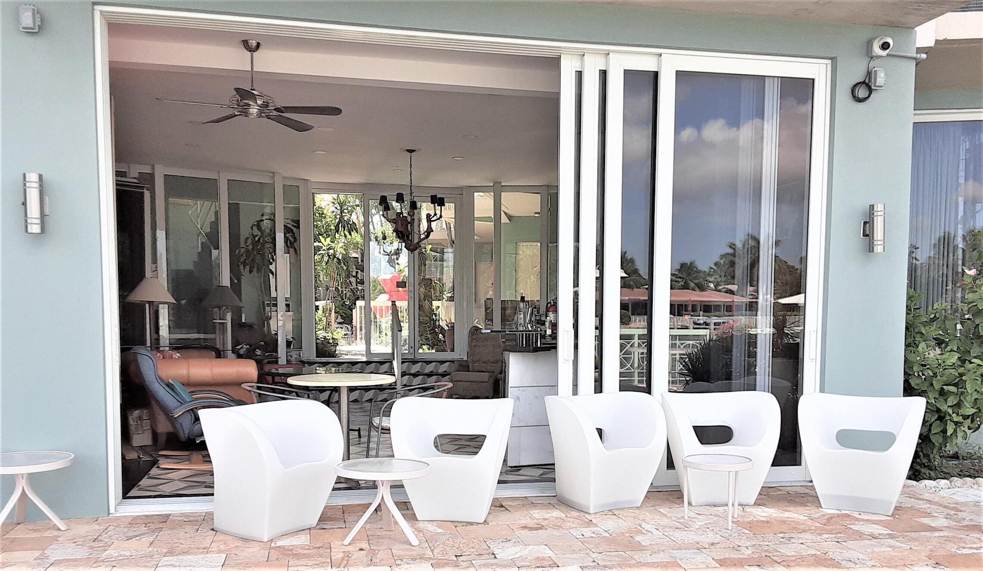 Bar/Salón Manhattan Tower Apartment Hotel