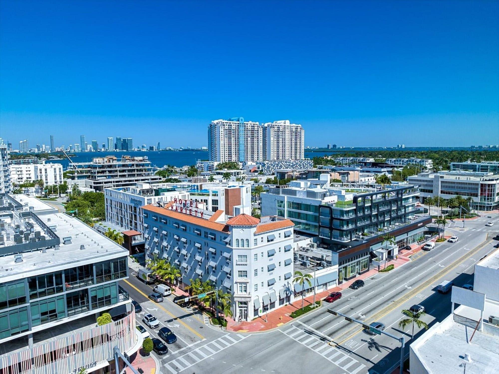 Vista Exterior Global Luxury Suites at The Apex Miami