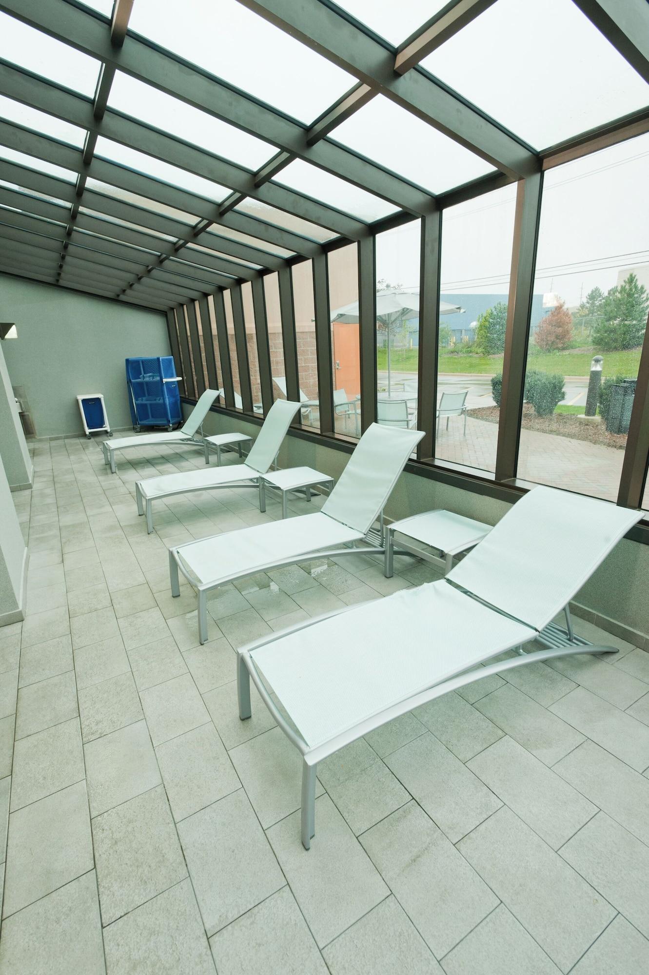 Vista Piscina SpringHill Suites Detroit Auburn Hills