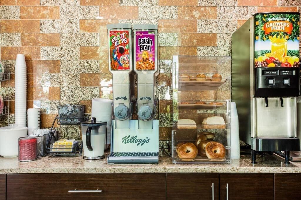 Restaurant Howard Johnson by Wyndham North Plainfield