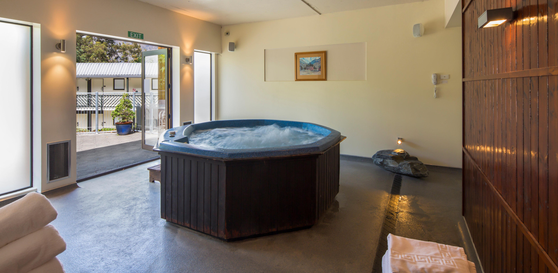 Vista Piscina Holiday Inn Queenstown Frankton Road by IHG