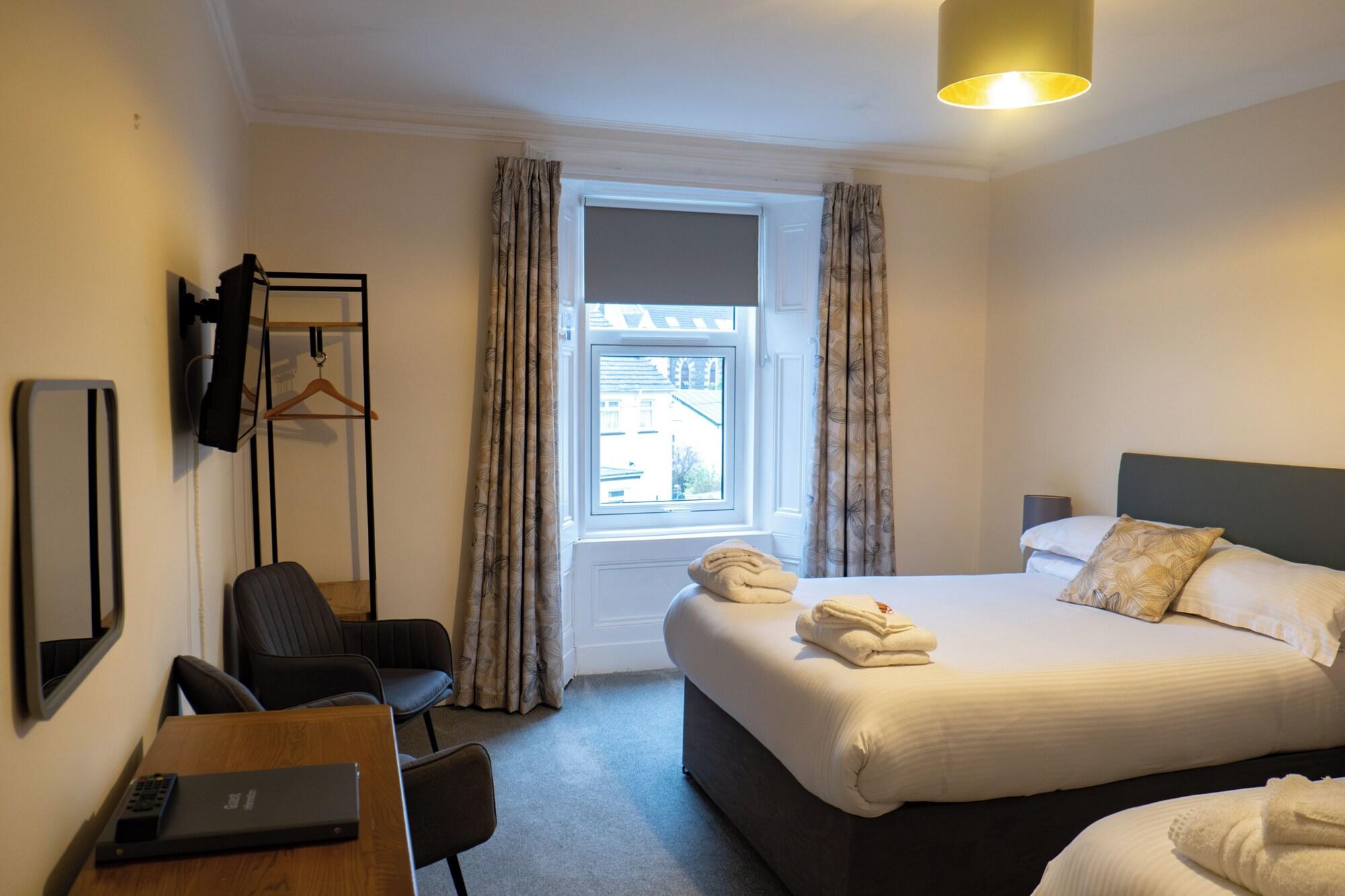 Varios Corran House Guest House & Hostel