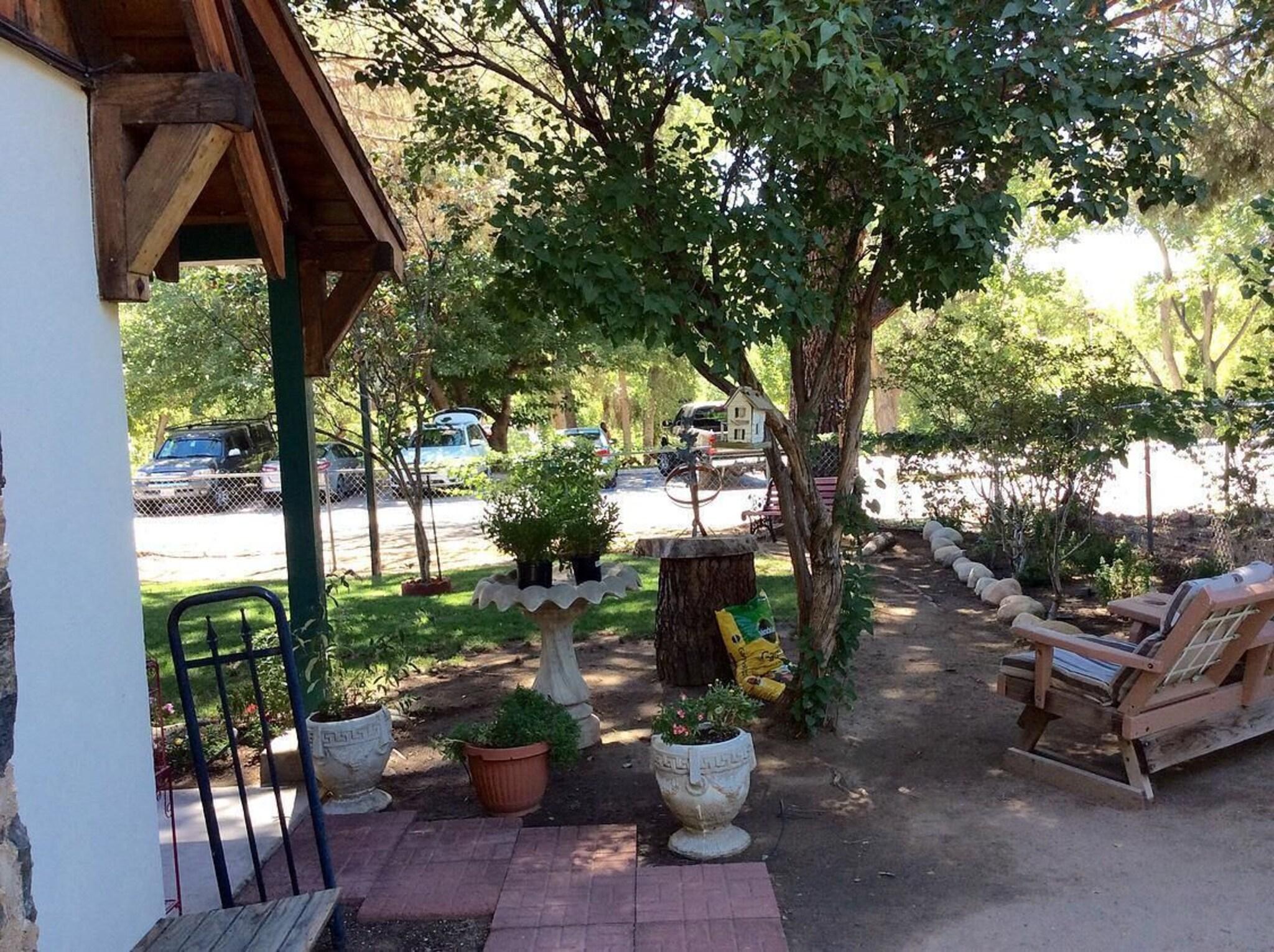 Varios Kern Riverfront Lodge