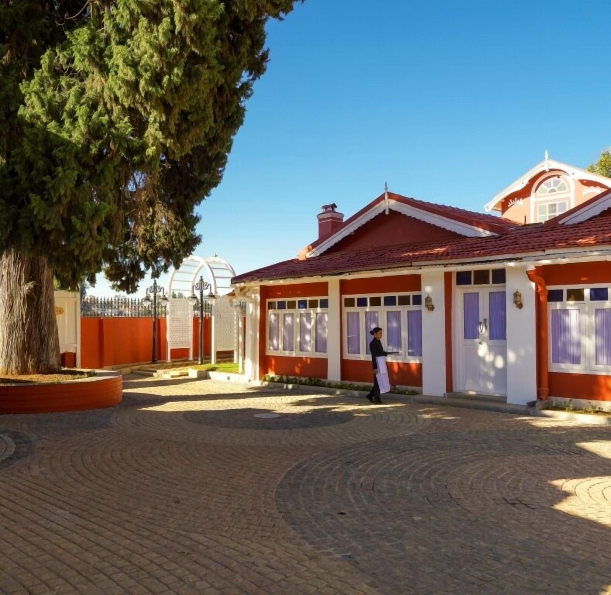 Vista Exterior Vinnca West Downs Heritage Resort, Ooty