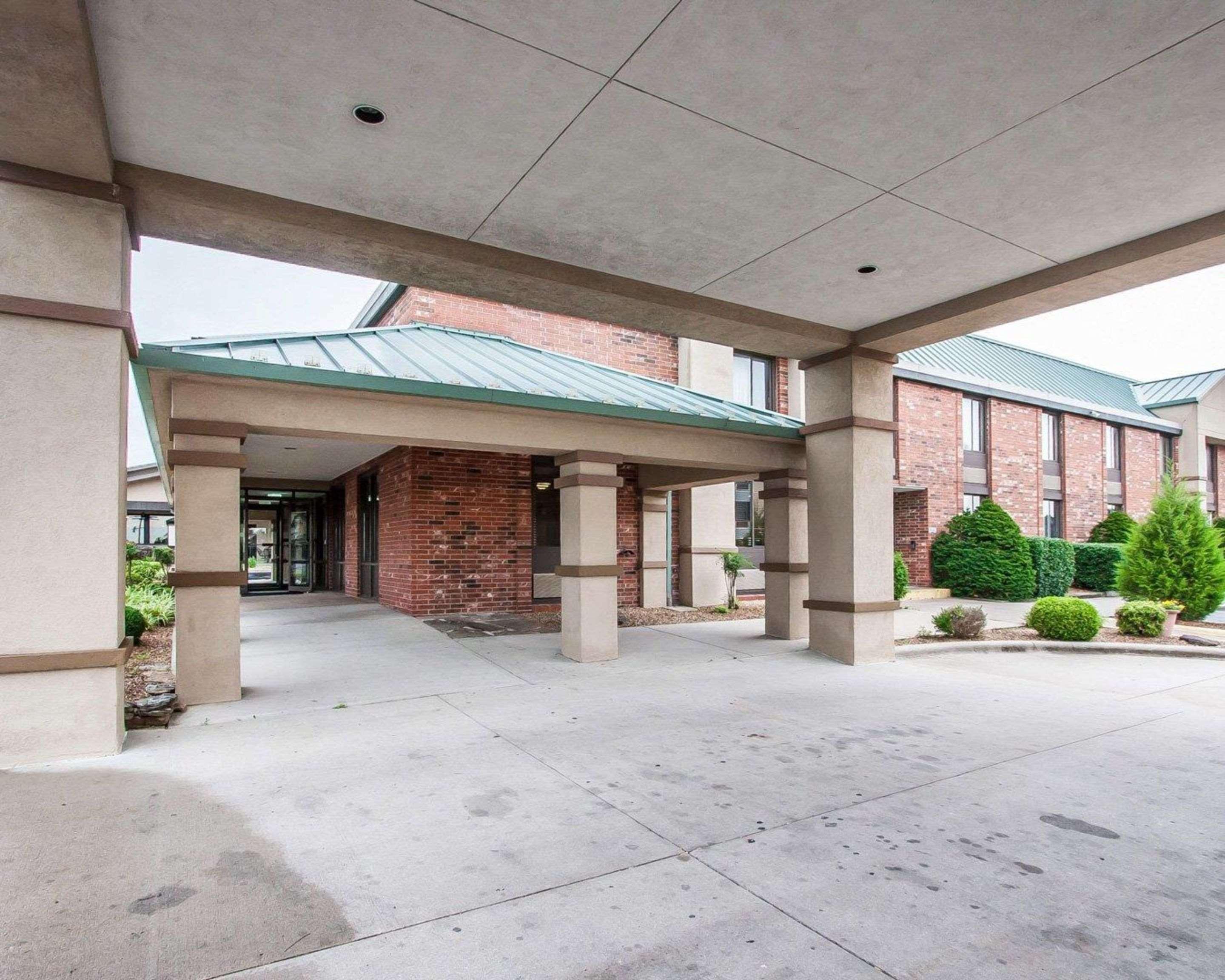Vista Exterior Quality Inn and Suites