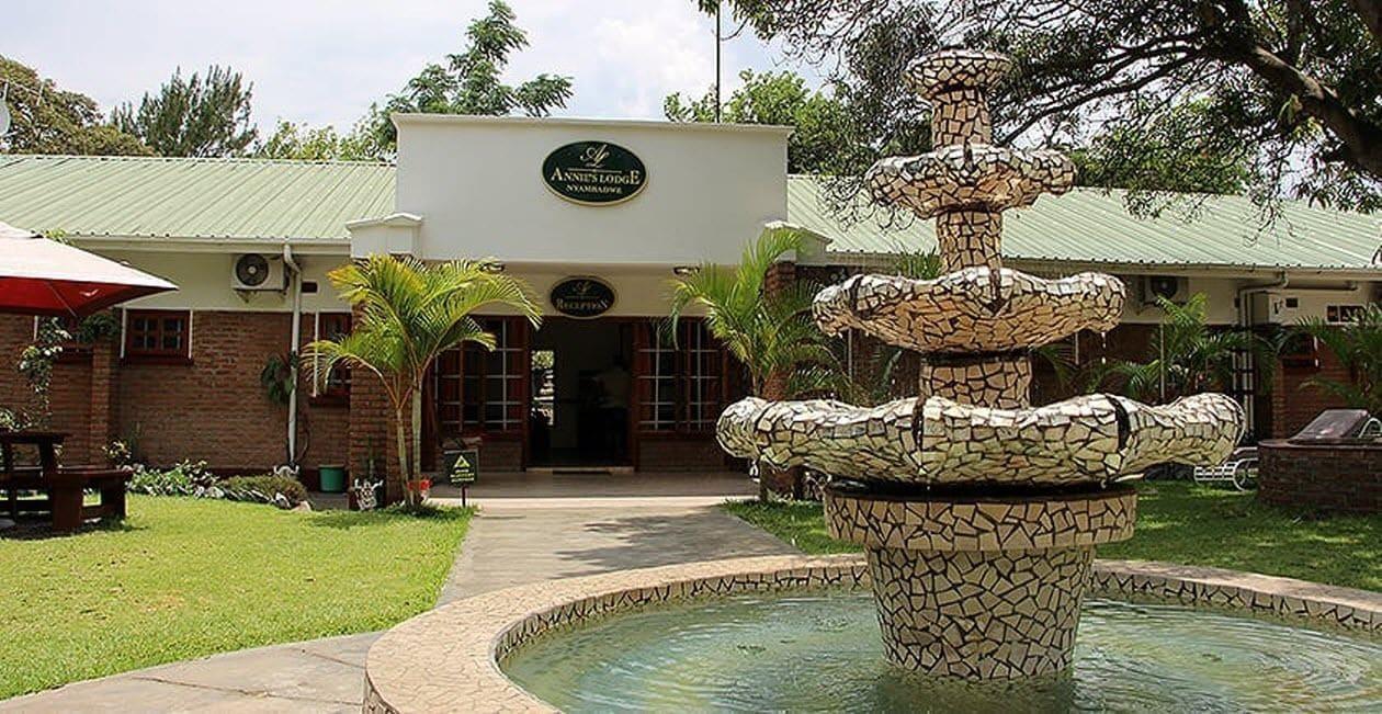 Varios Annie's Lodge Blantyre