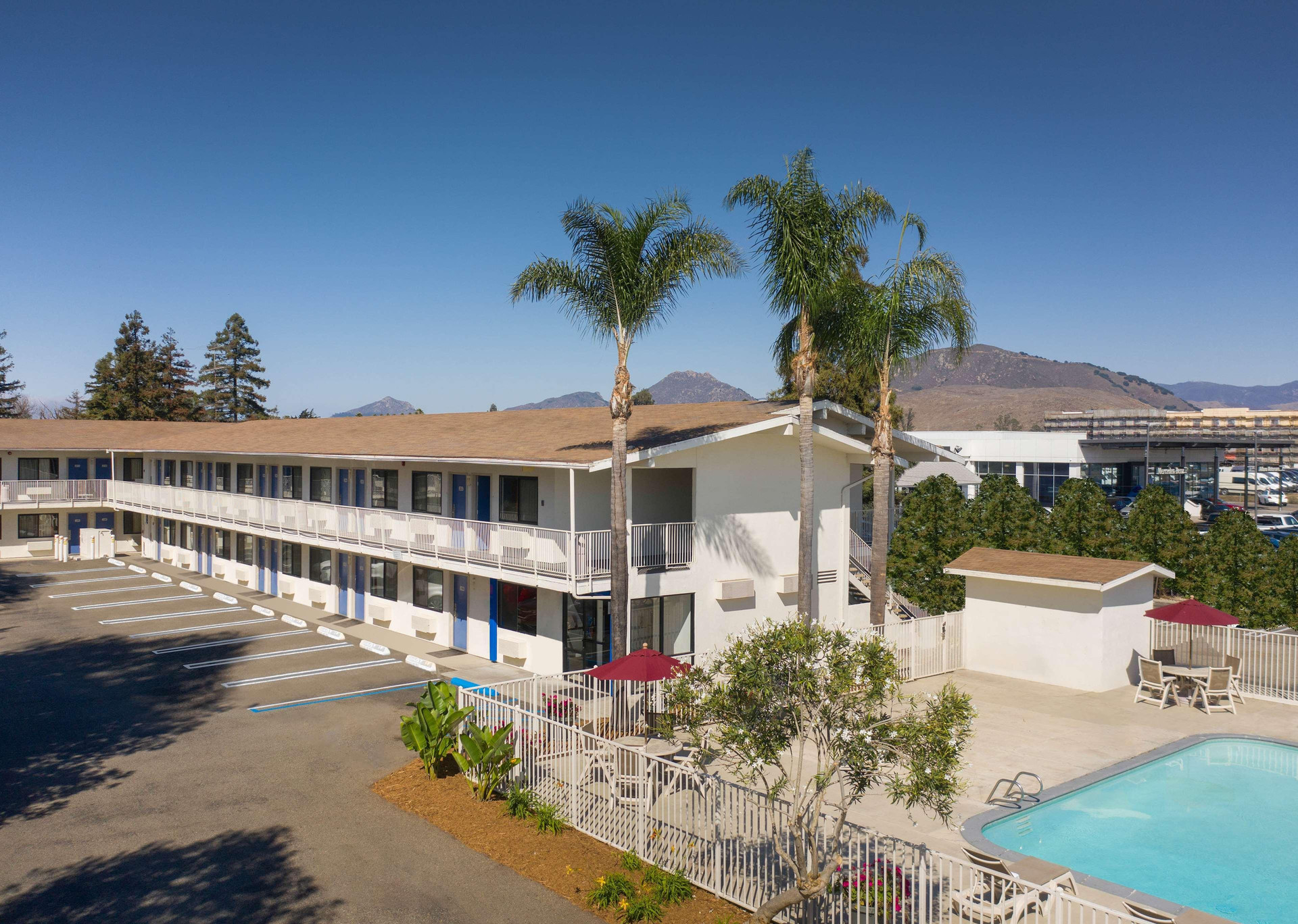 Vista Exterior Motel 6 San Luis Obispo, CA - North