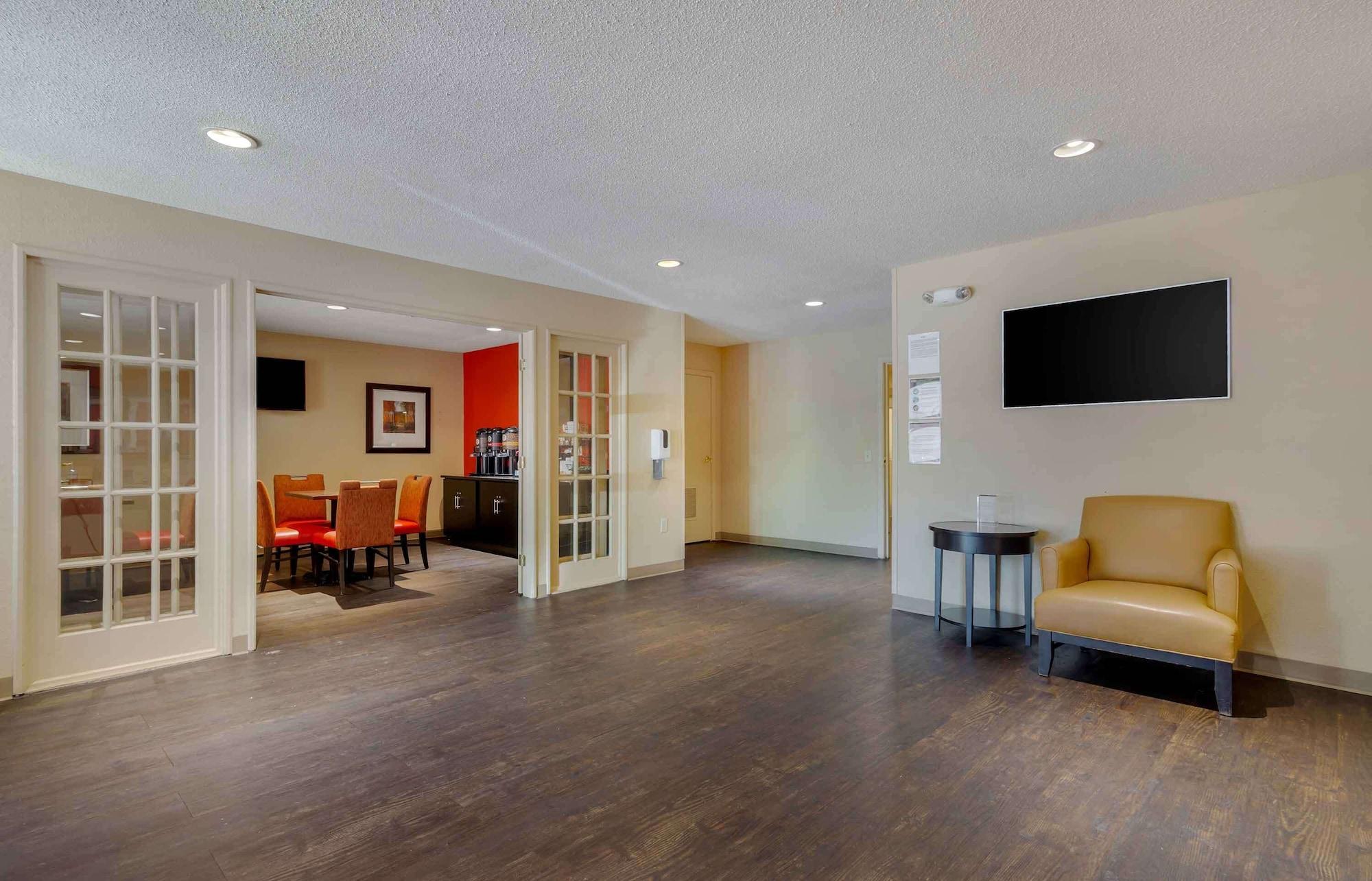 Vista Lobby Extended Stay America Select Suites - Atlanta - Vinings