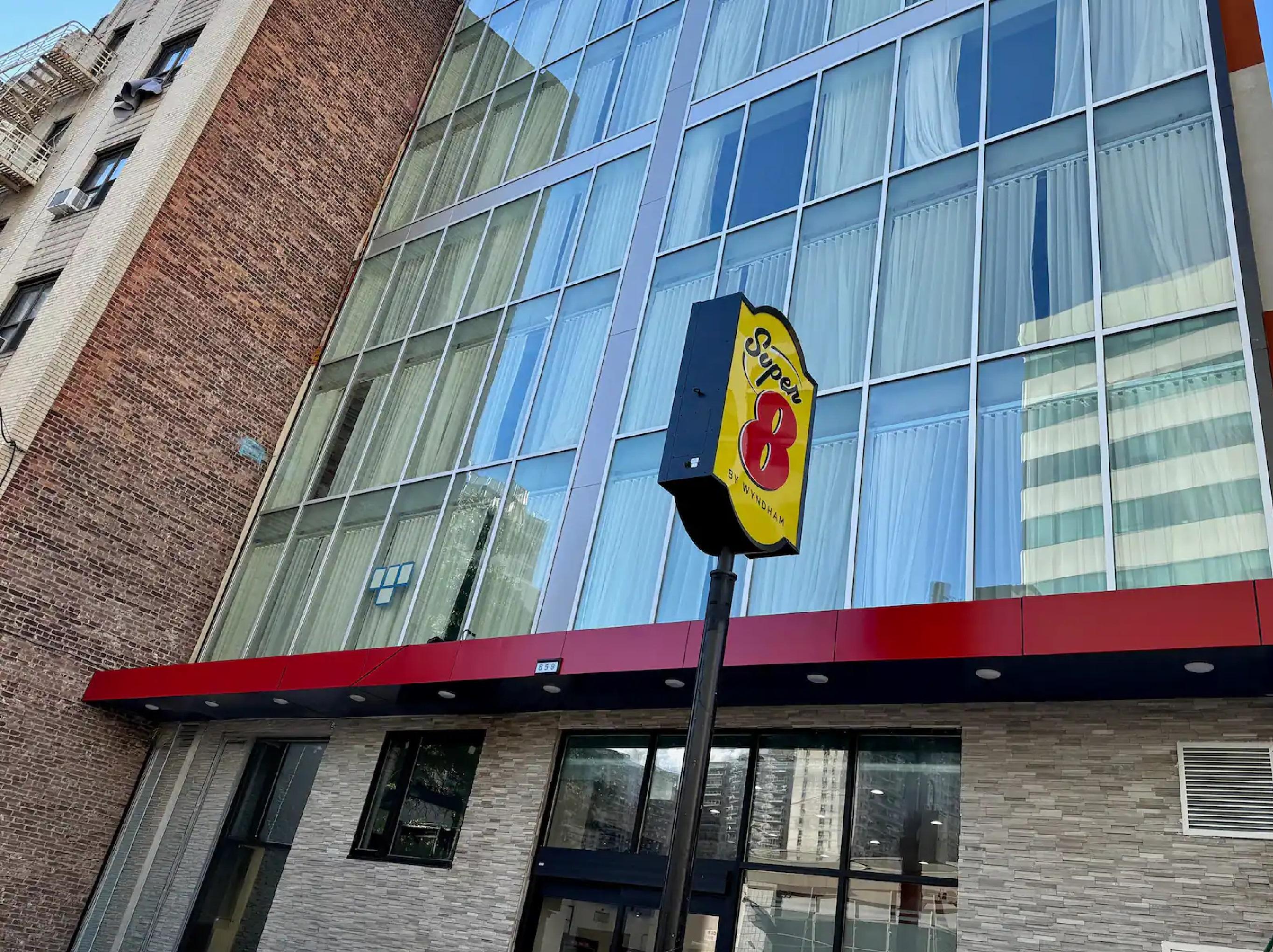 Vista Lobby Super 8 By Wyndham Bronx Near Stadium