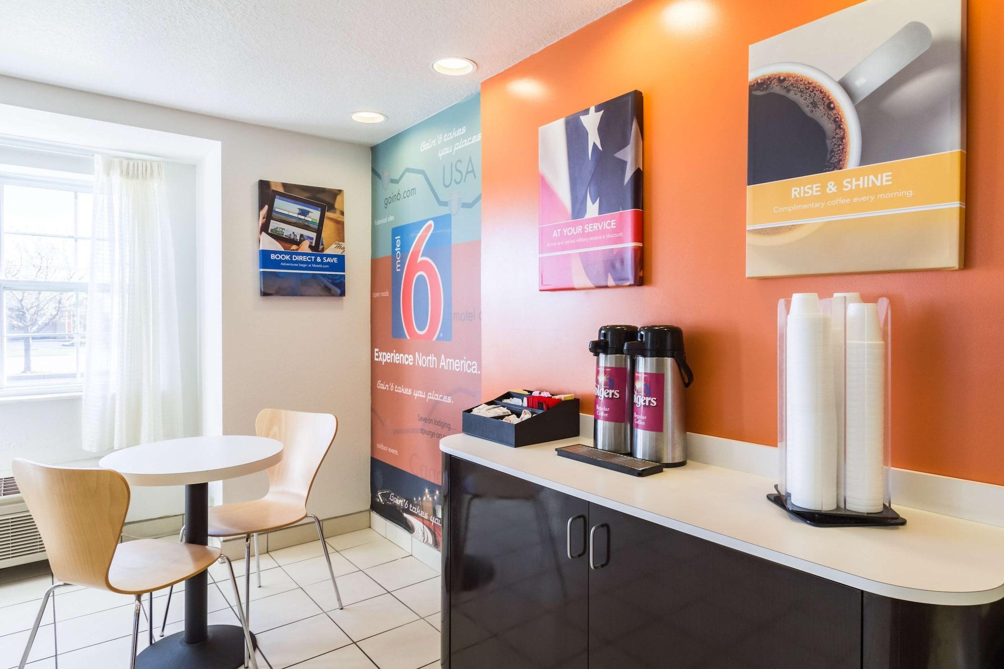 Bar/Salón Motel 6 Huron, OH - Sandusky