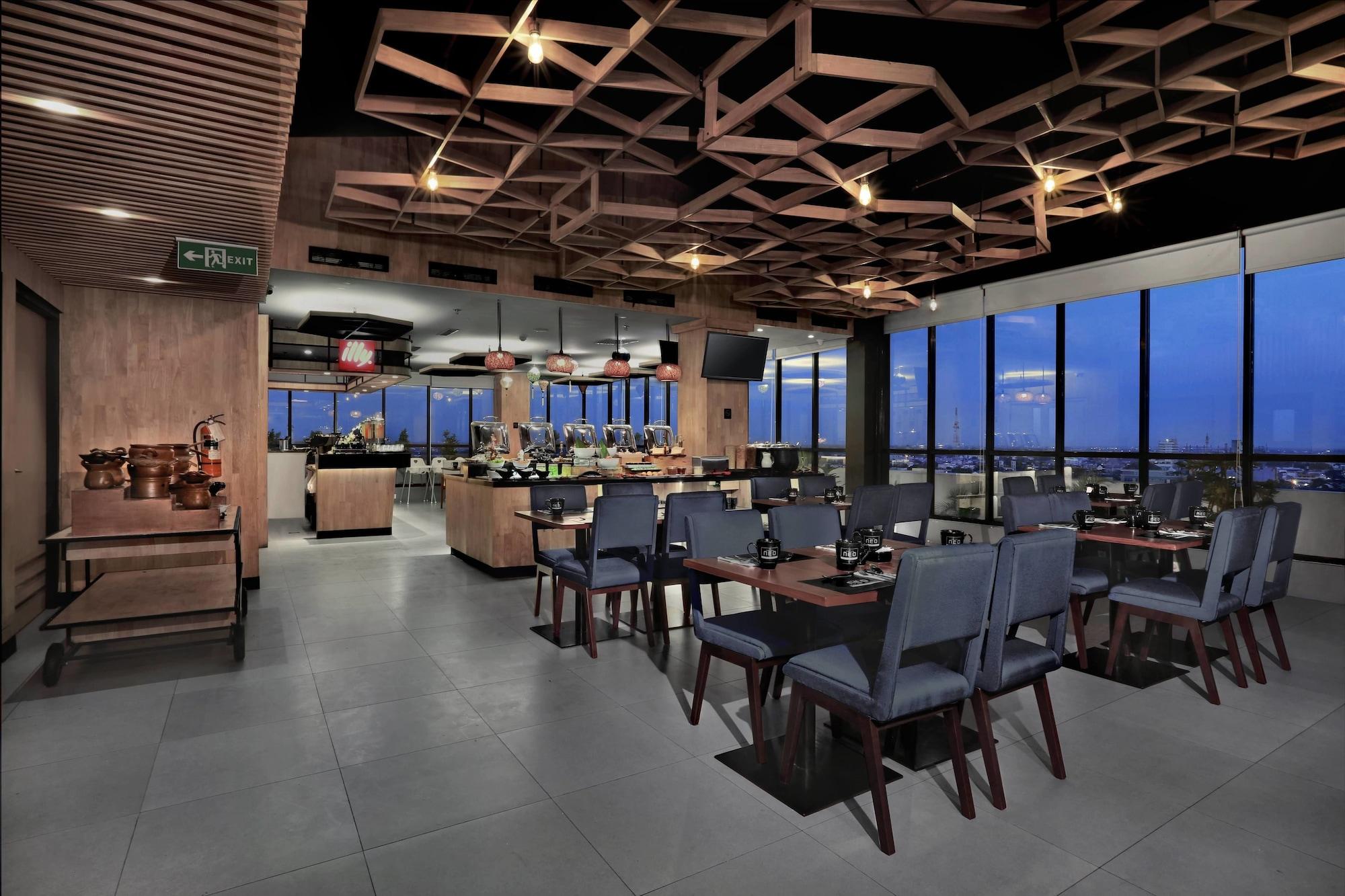 Restaurant Hotel Neo Gajah Mada Pontianak by ASTON