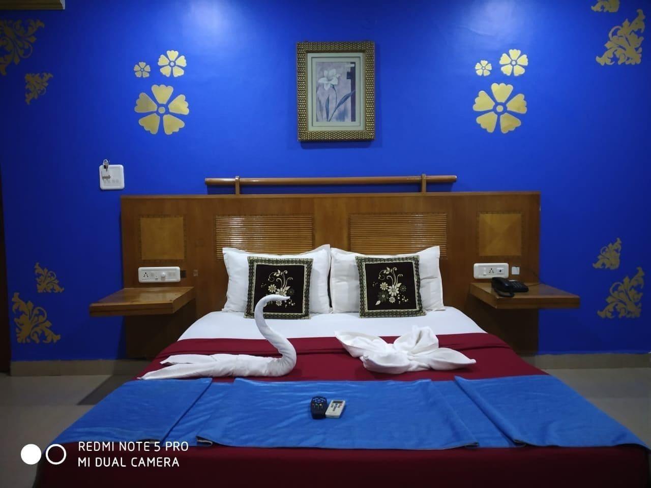 Varios Krish Holiday Inn