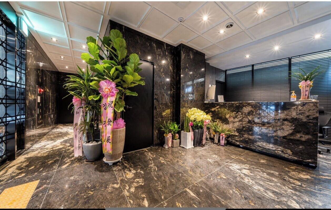 Vista Lobby The May Hotel