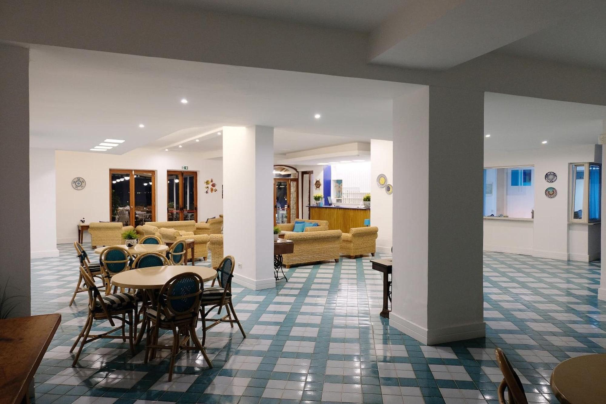 Vista Lobby Hotel Baia di Puolo