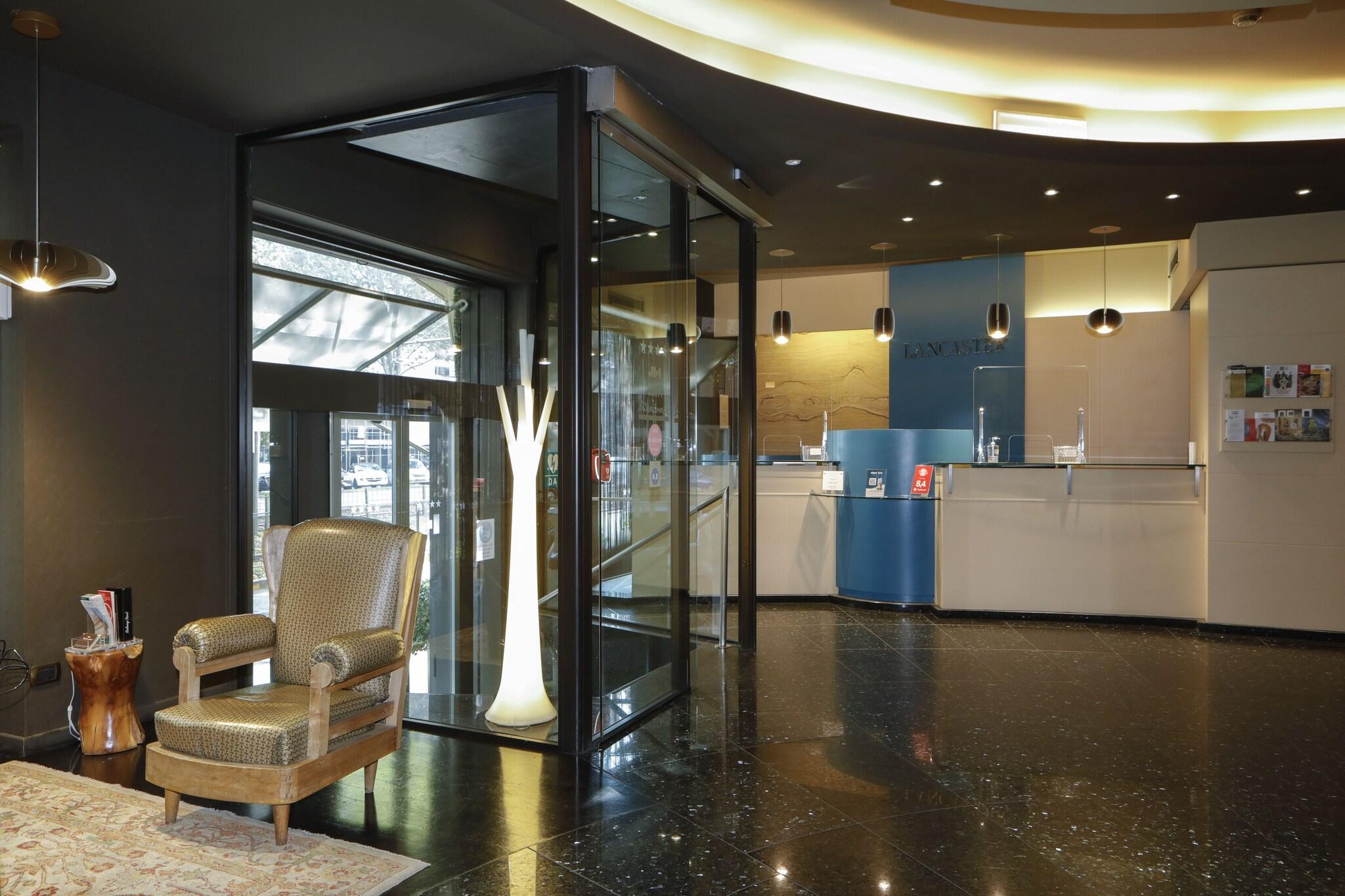 Vista Lobby Hotel Lancaster