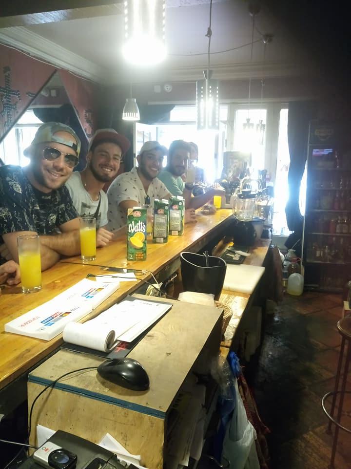 Bar/Salón Hostal Chile Chico - Hostel