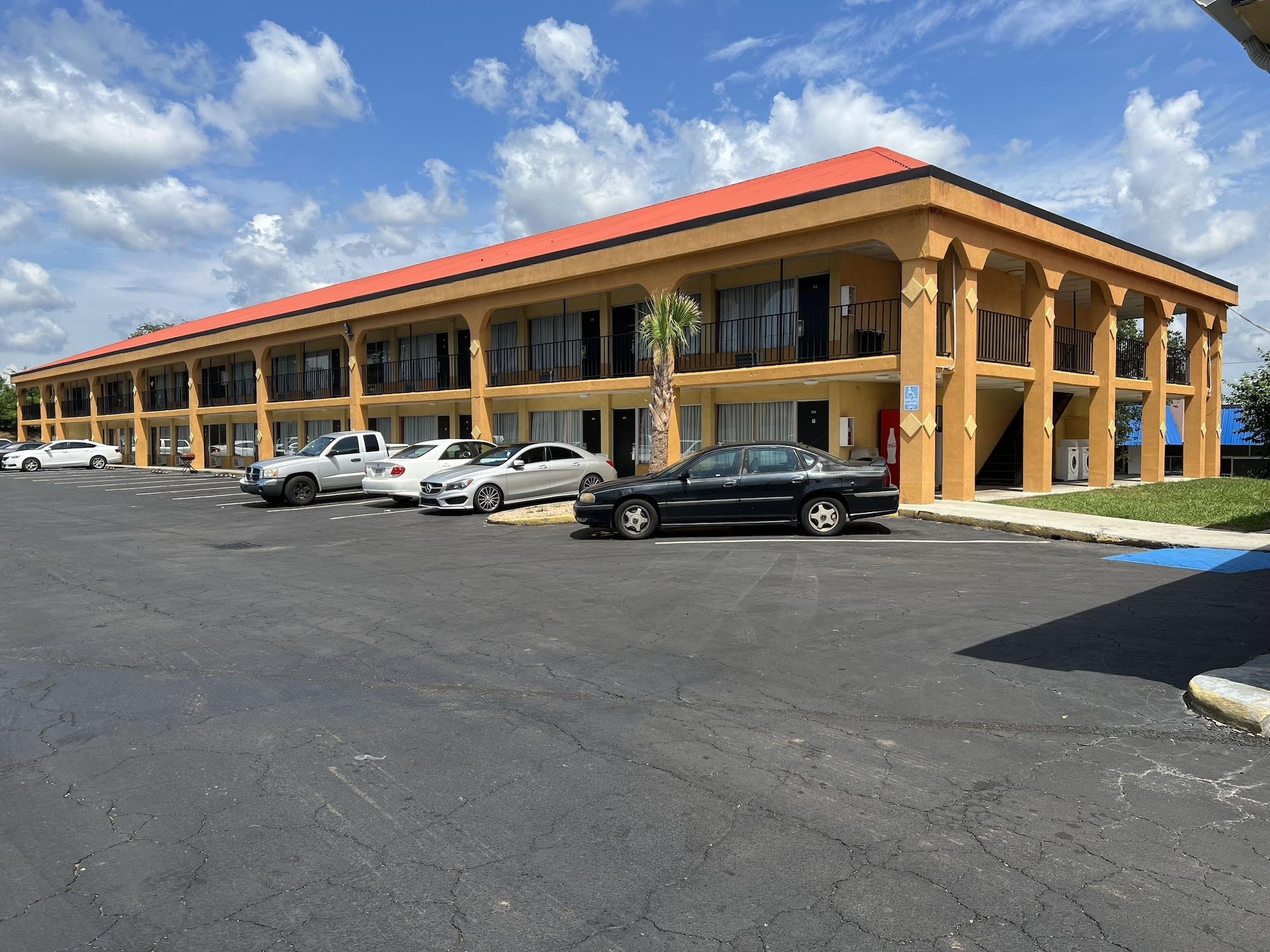 Vista Exterior Country Hearth Inn & Suites Cartersville