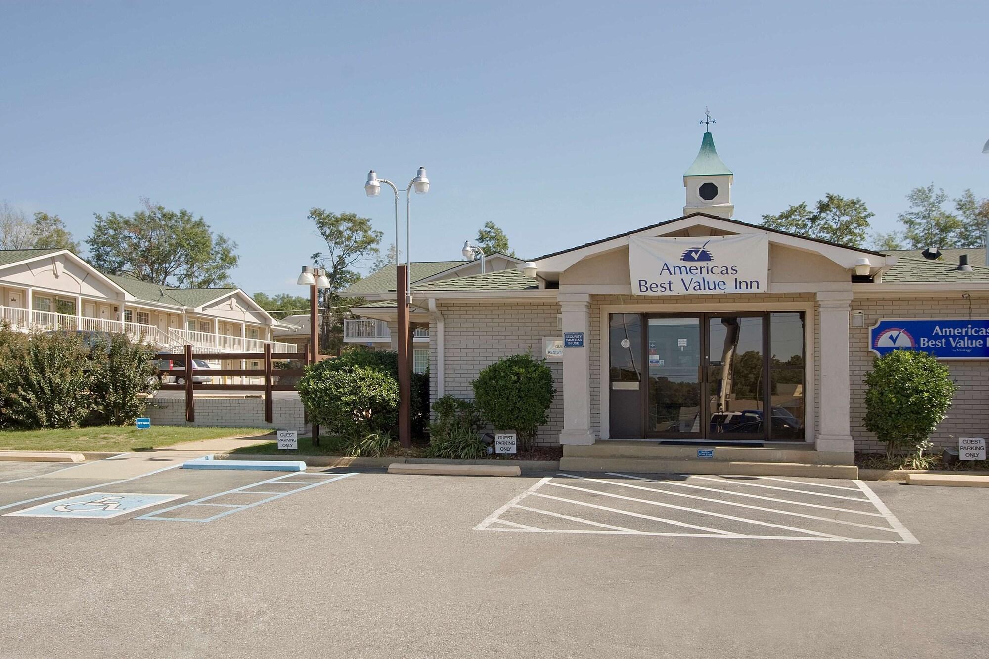 Vista Exterior Americas Best Value Inn Tuscaloosa