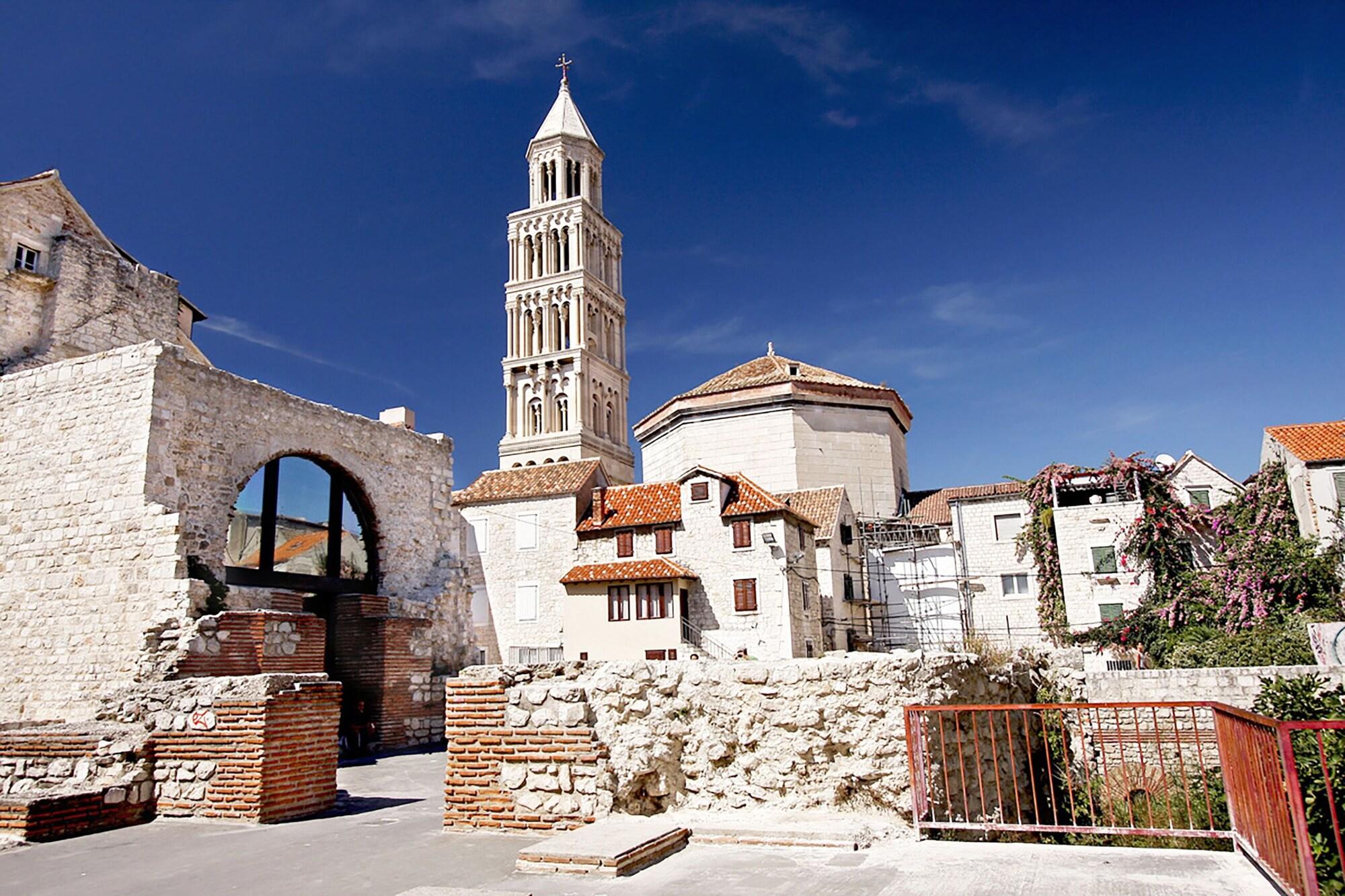 Varios Sirius Luxury Rooms