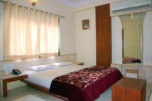 Alojamiento - The Sky Comfort Hotel Shri Vithalesh