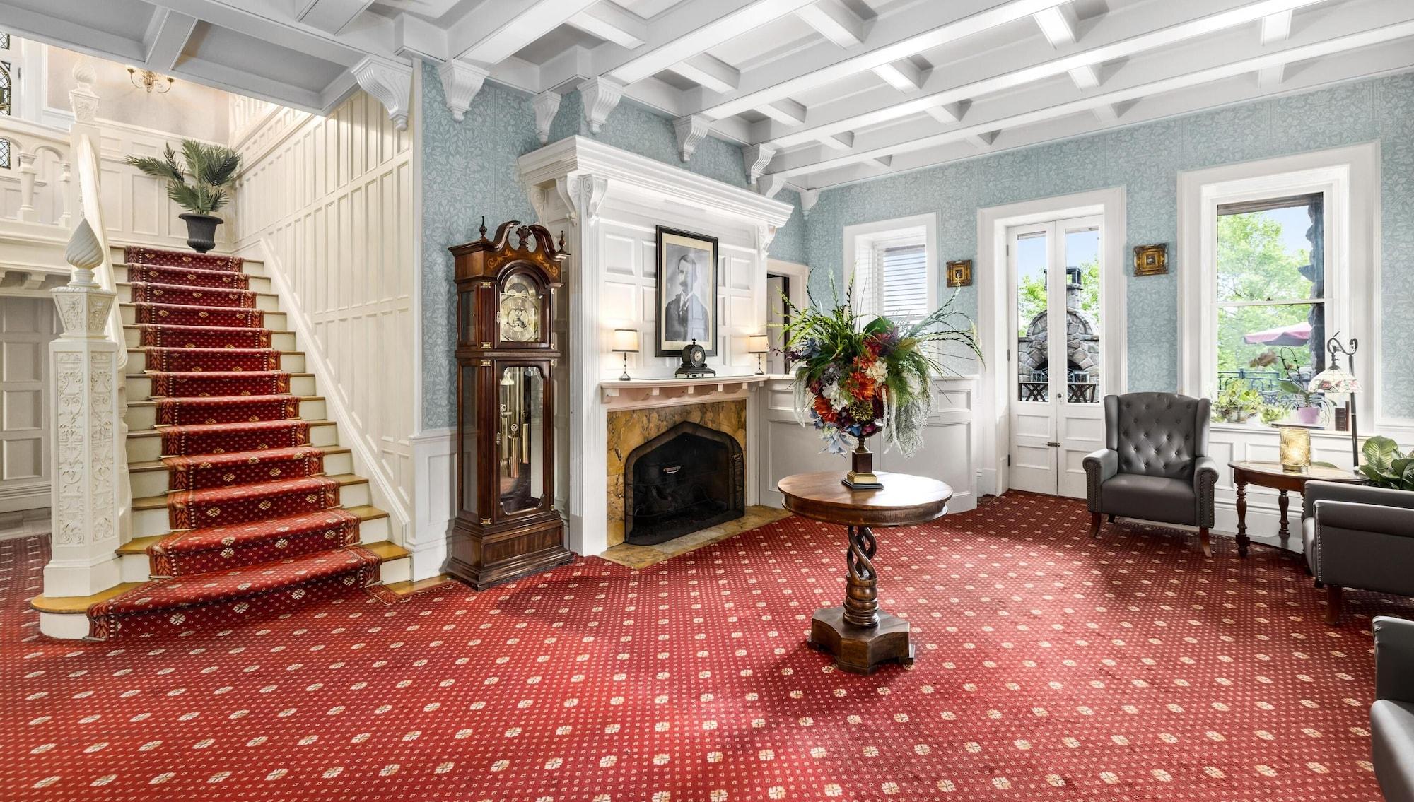 Vista Lobby The Inn at Erlowest