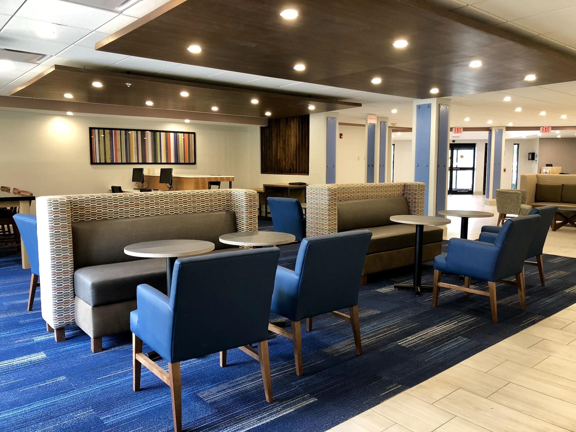Vista Lobby Holiday Inn Express Hotel & Suites Great Barrington by IHG