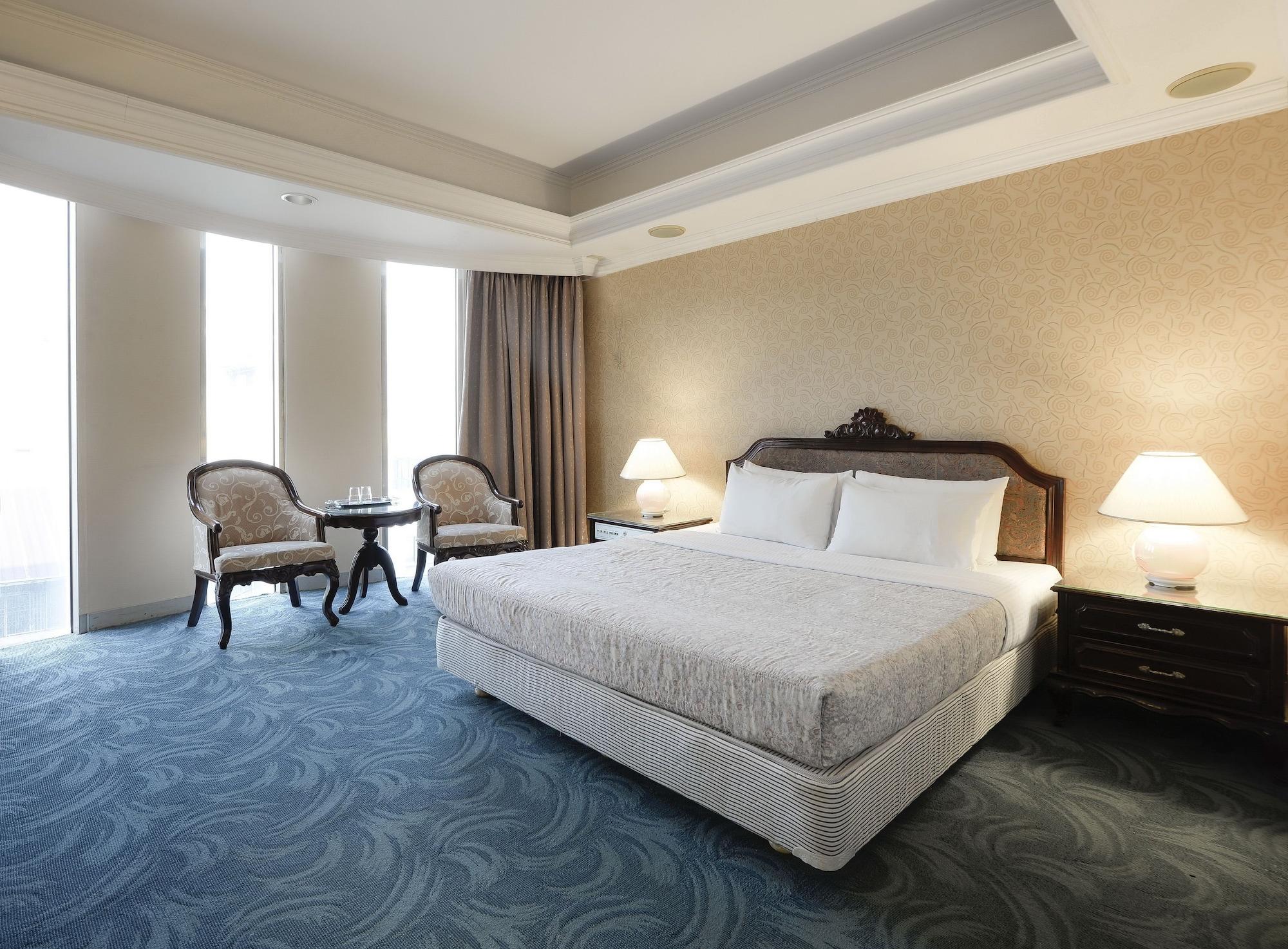 Varios Forbes Hotel