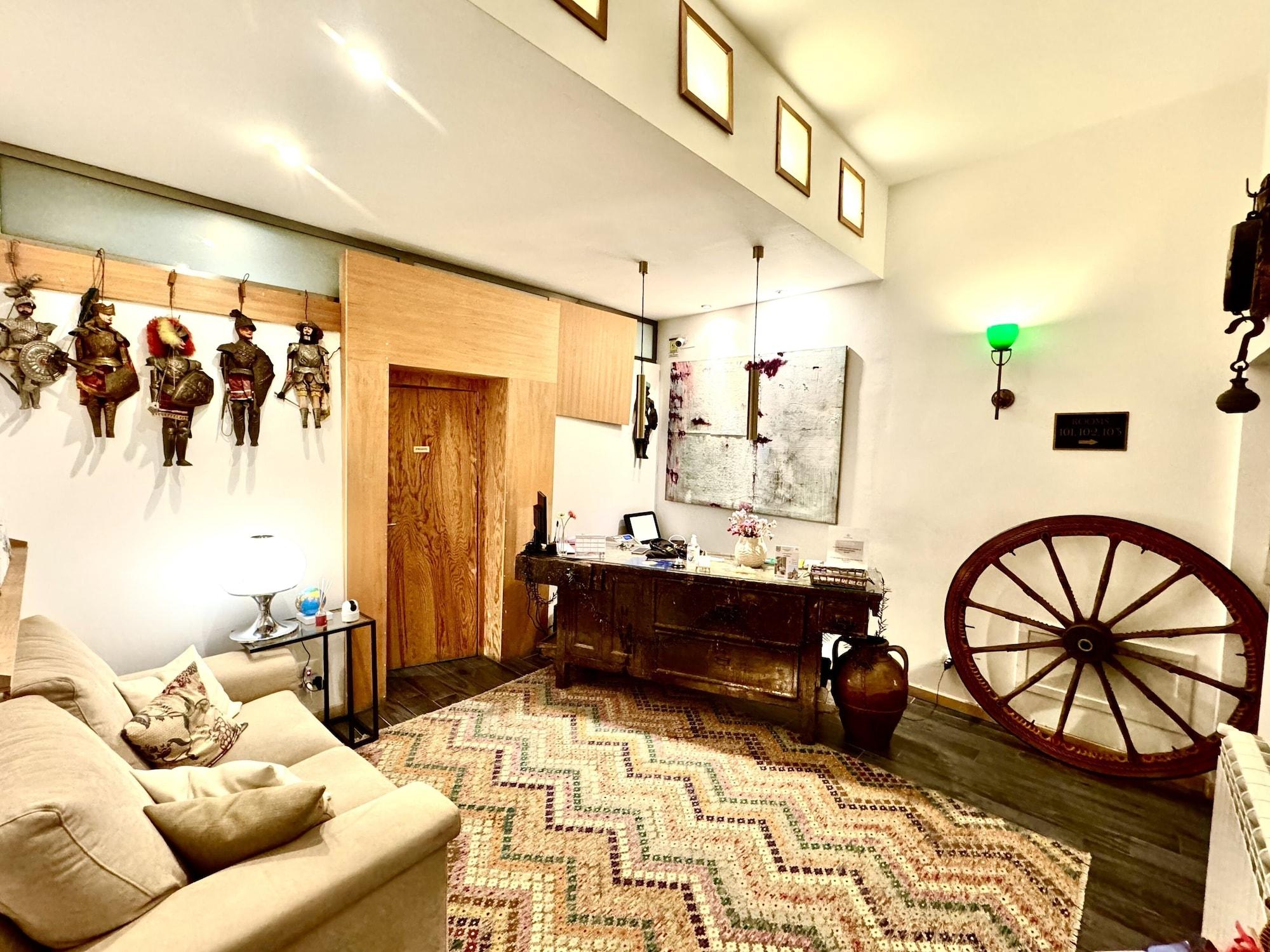 Vista Lobby Aquarooms