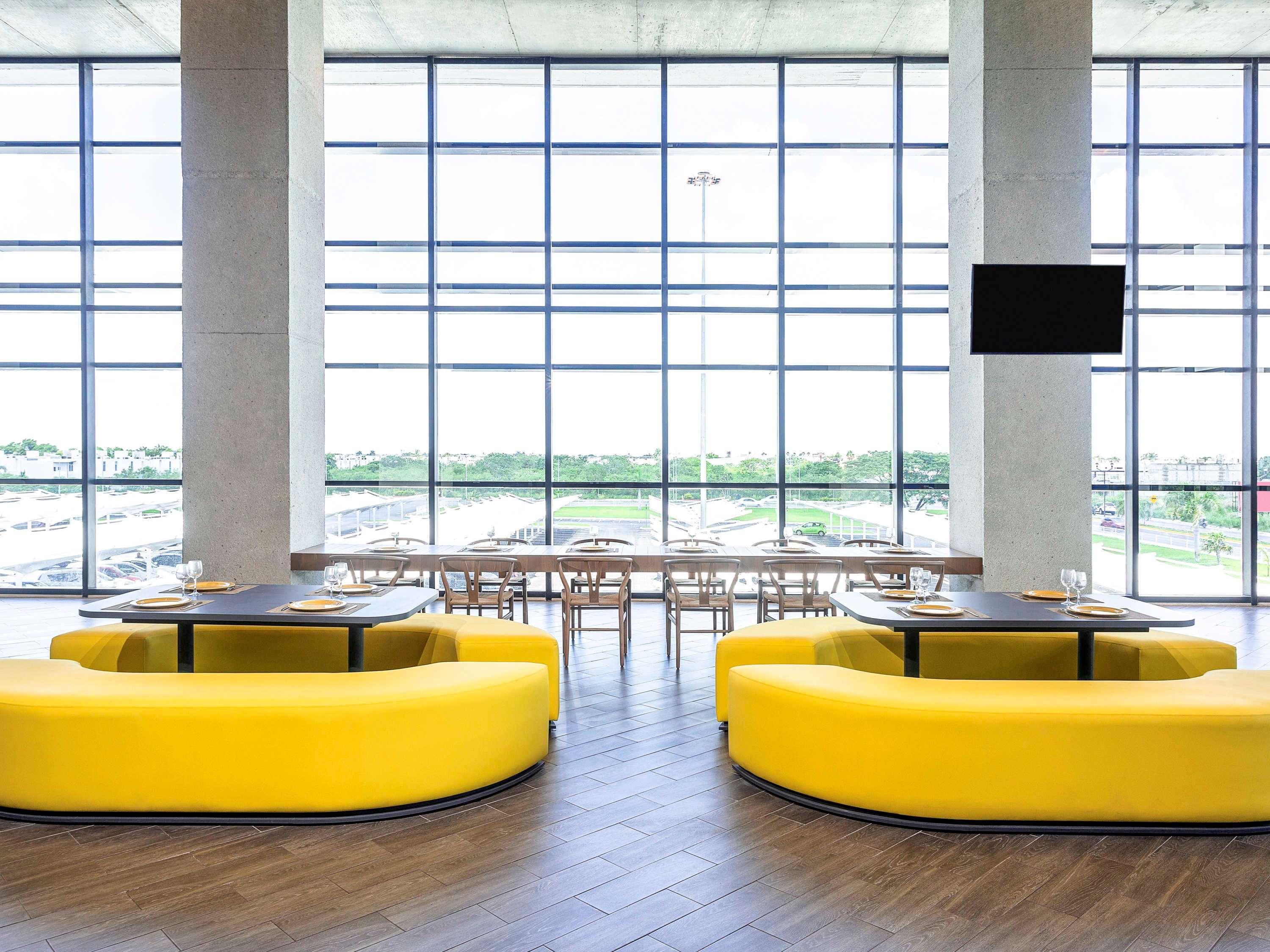 Restaurant ibis Styles Merida Galerias